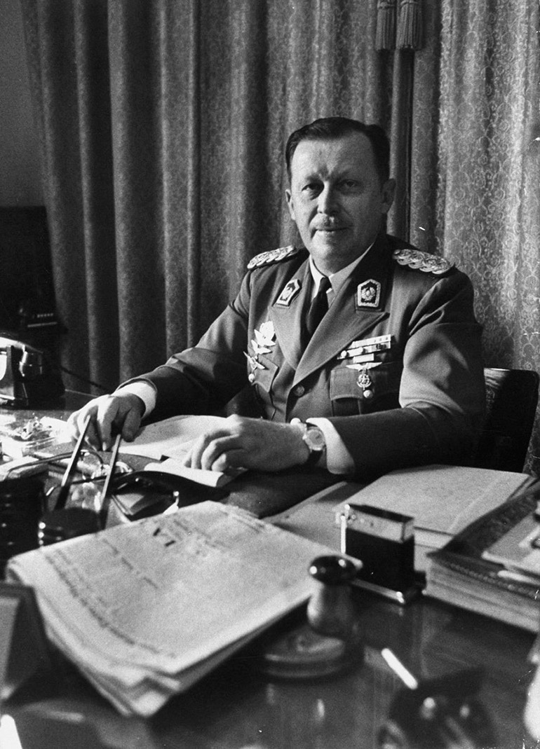 Stroessner en su despacho. Fue el dictador que más tiempo permaneció en el poder en Sudamérica: 35 años