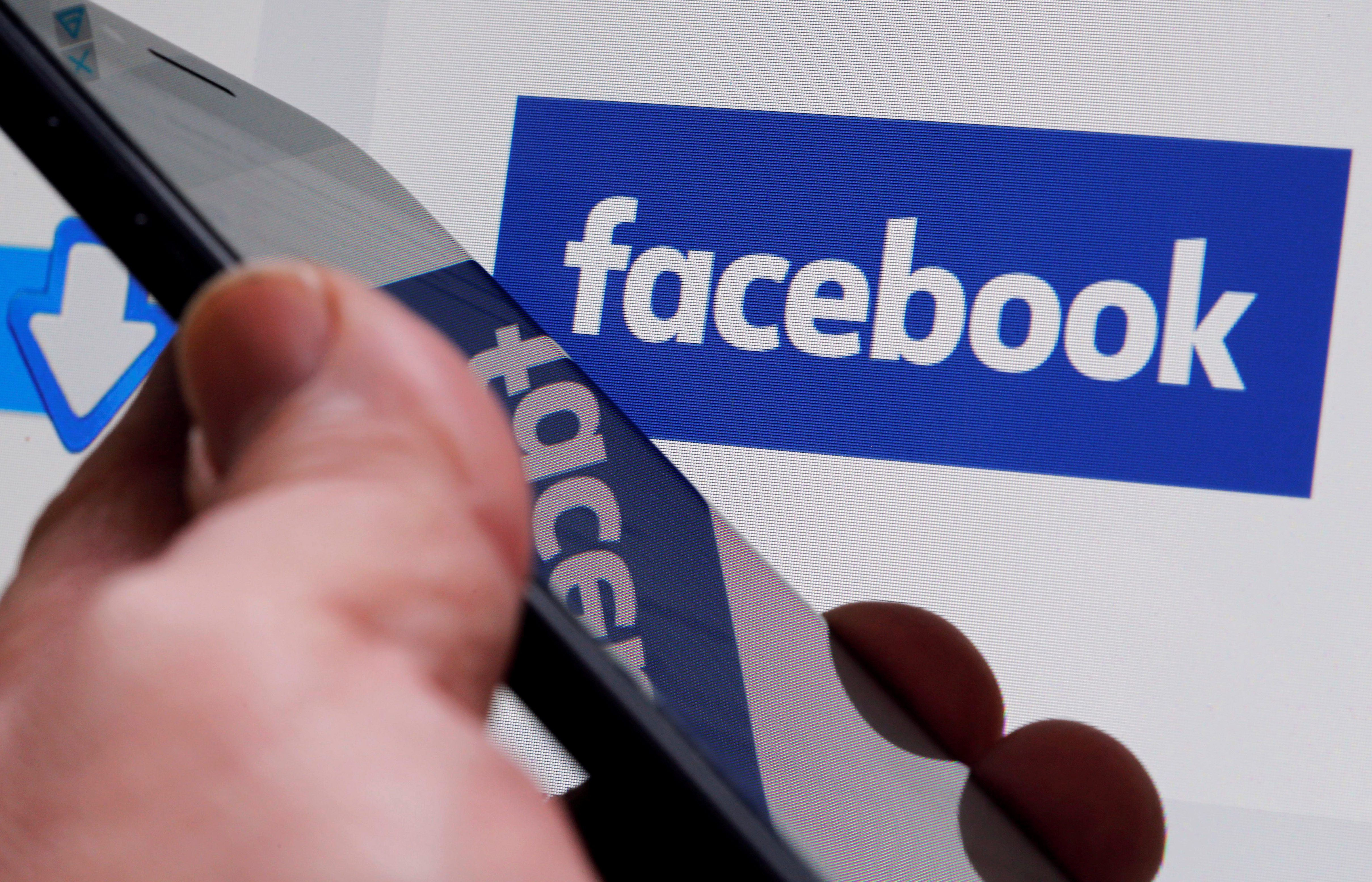 Facebook es la red social digital más grande (Foto: REUTERS/Regis Duvignau/File Photo)