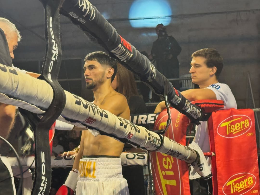 El impactante nocaut a los 65 segundos que sufri&oacute; el argentino Pitbull Reyes y le quit&oacute; la chance de pelear por un t&iacute;tulo mundial