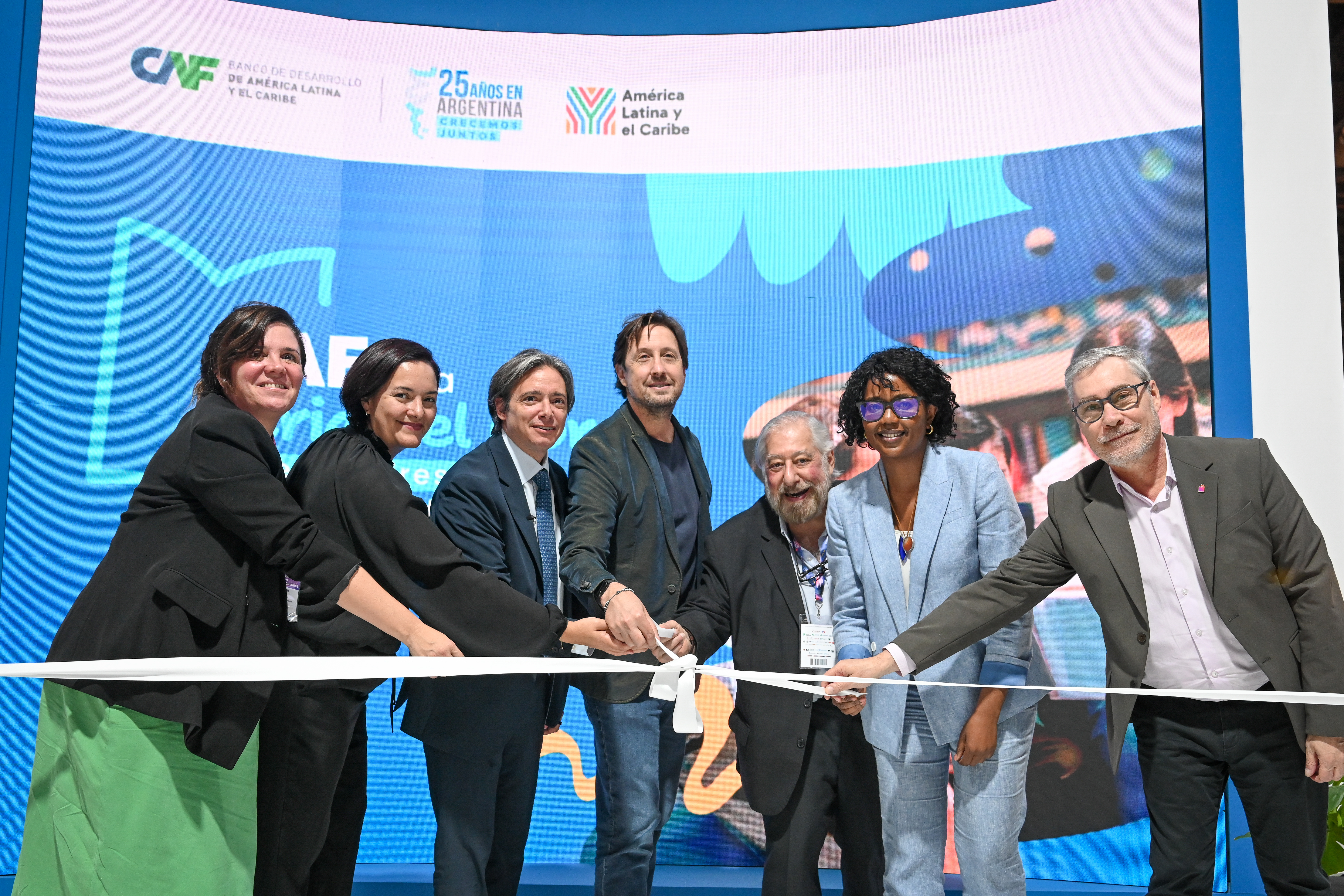 La CAF inaugur&oacute; su estand en la Feria Internacional del Libro de Buenos Aires