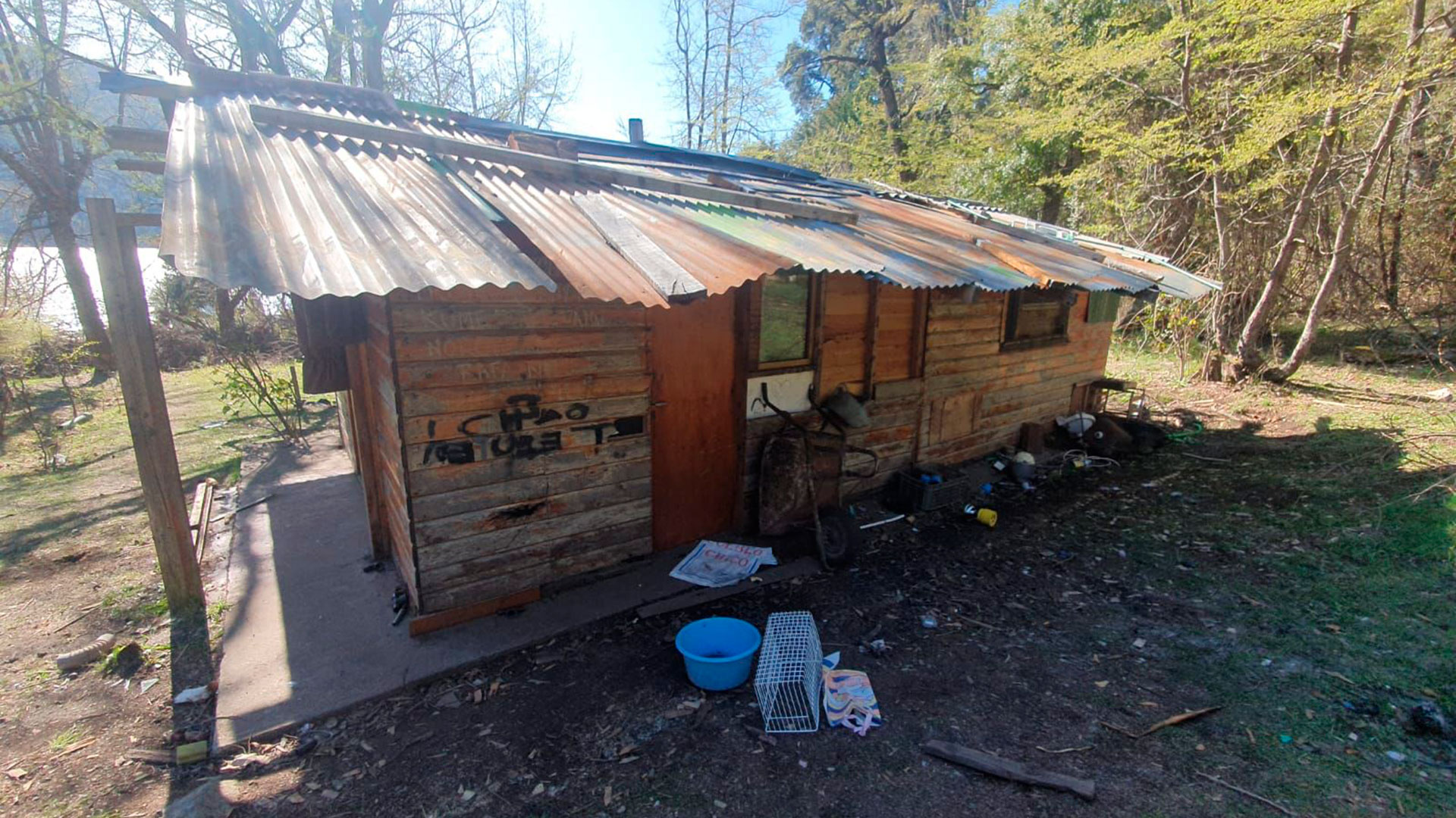 Viviendas que construyeron los mapuches en los predios usurpados en Villa Mascardi