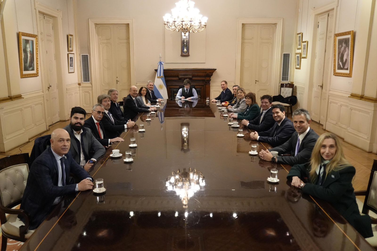 Milei reuni&oacute; a su Gabinete en la Casa Rosada con eje en la reforma de la Carta Org&aacute;nica del Banco Central