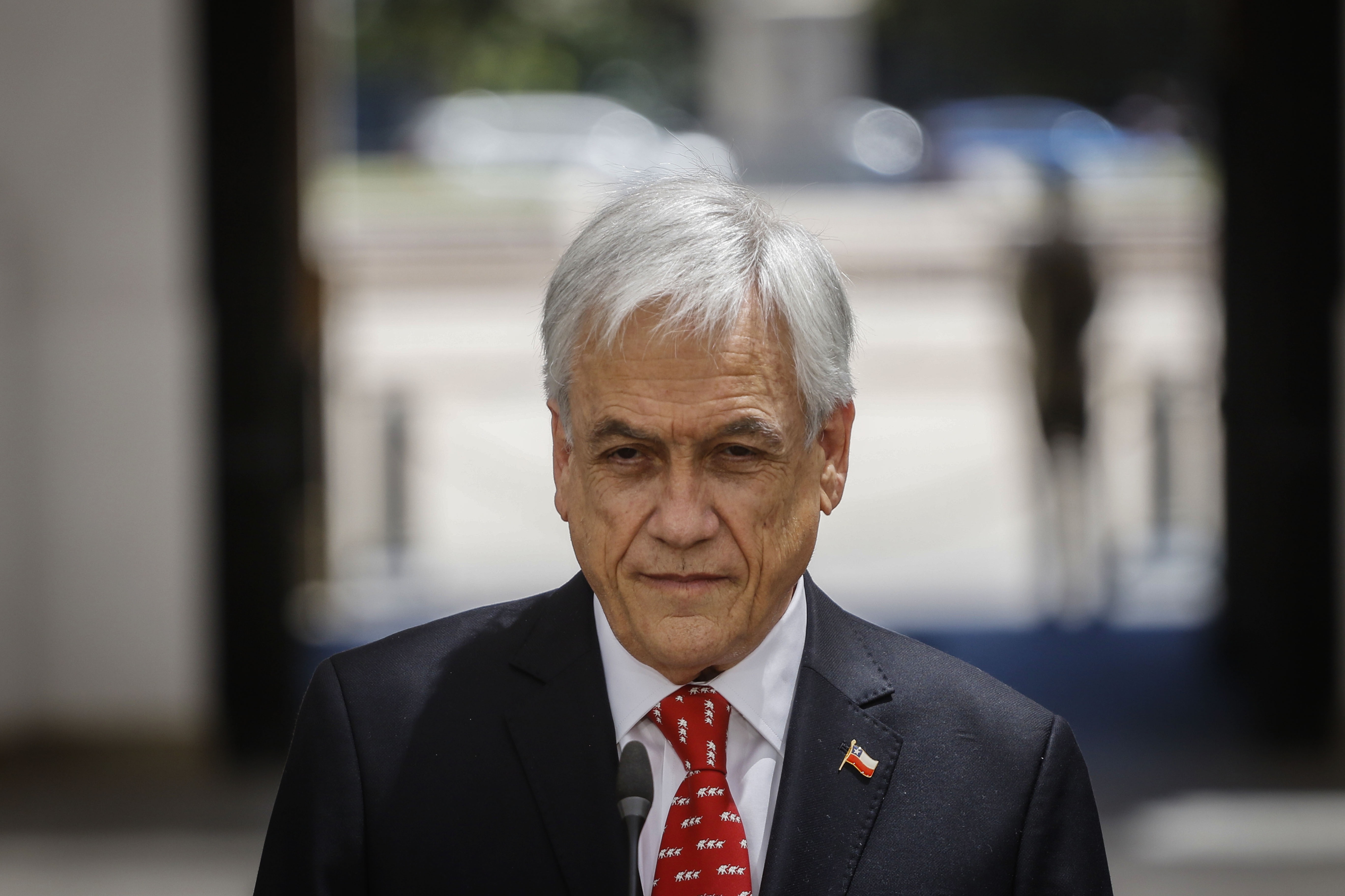 El Presidente Sebastián Piñera ha sido duramente criticado por la decisión y hasta ahora, no ha salido a referirse públicamente al tema del bloqueo al tercer retiro anticipado de los fondos de pensiones
