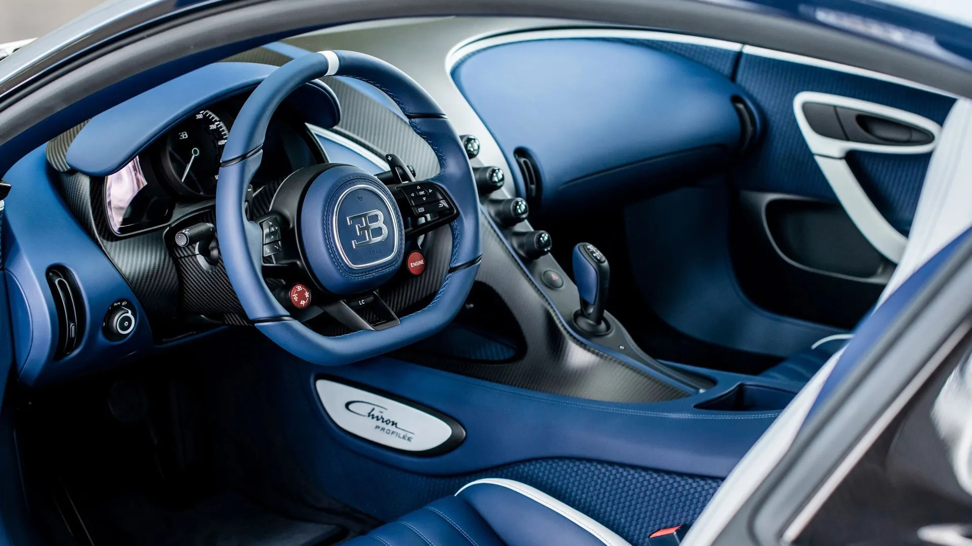 The interior has woven leather, a material that has never been used in Bugatti's Chirons before.