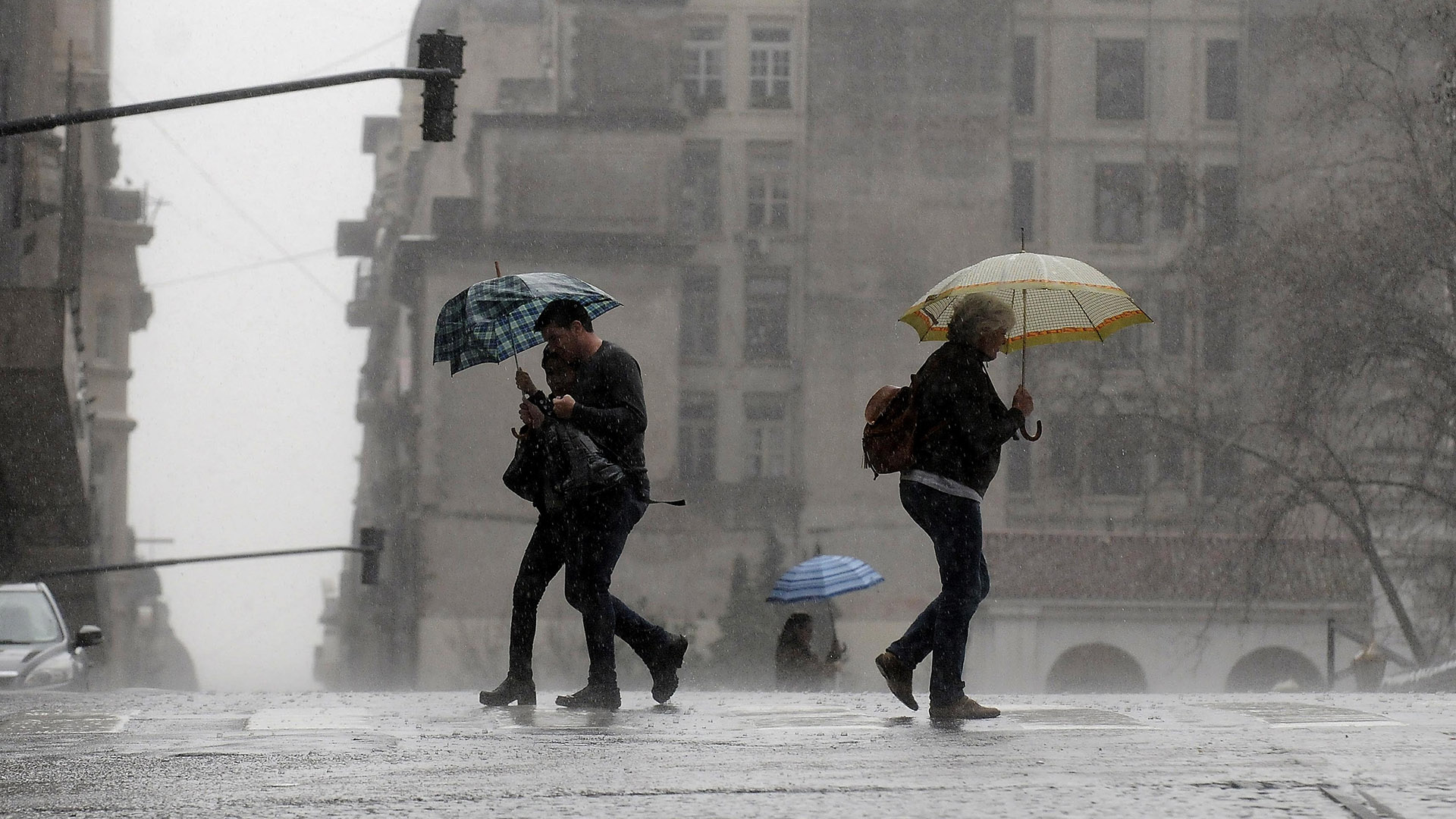 In some districts, up to 90 millimeters of accumulated precipitation is expected
