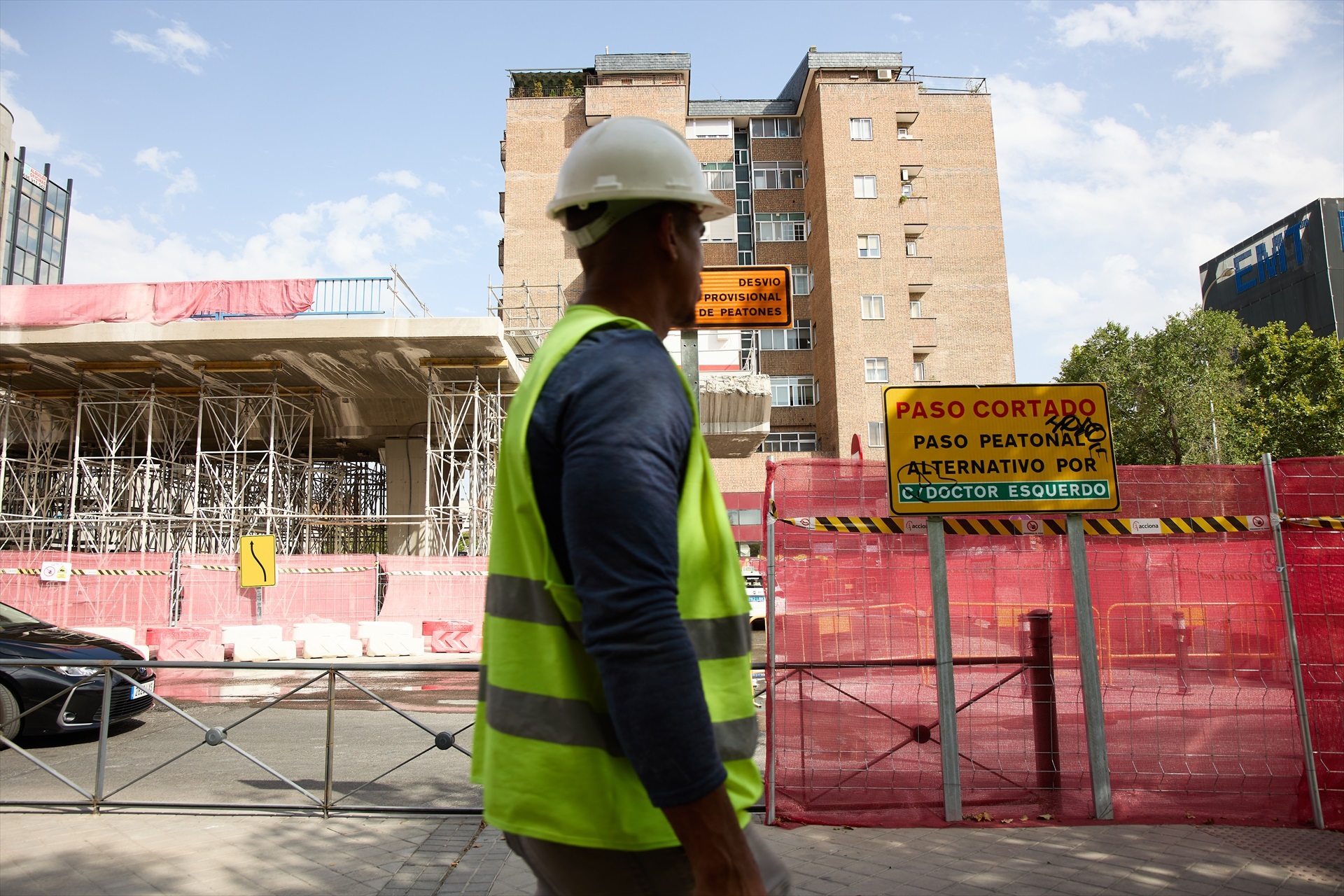 Faltan albañiles en España y los que hay son cada vez más mayores y con  escasa formación, lo que reduce la productividad del sector - Infobae