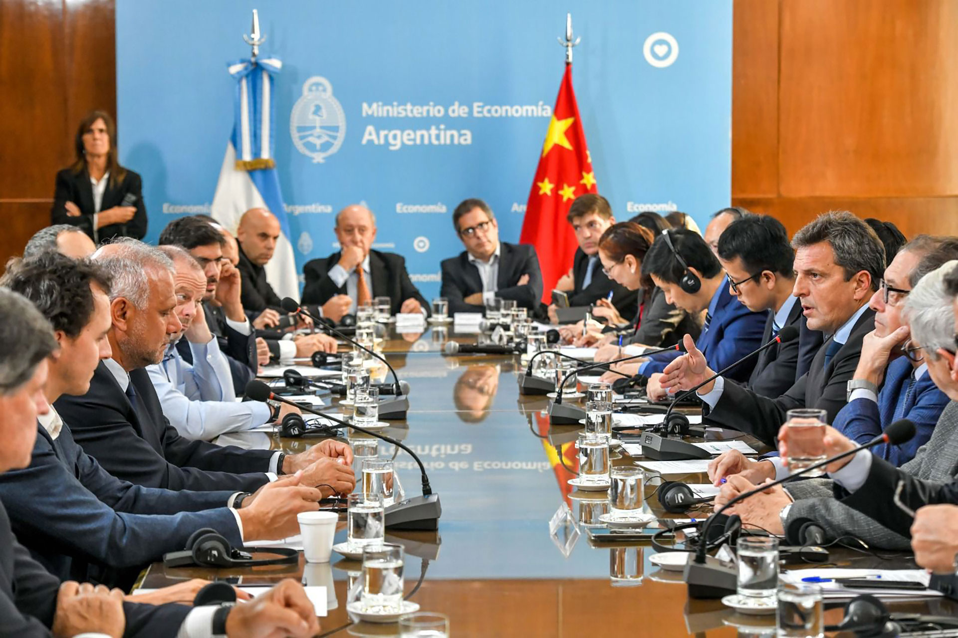 El Gobierno busca avanzar con una mayor porción de importaciones desde China pagadas con yuanes