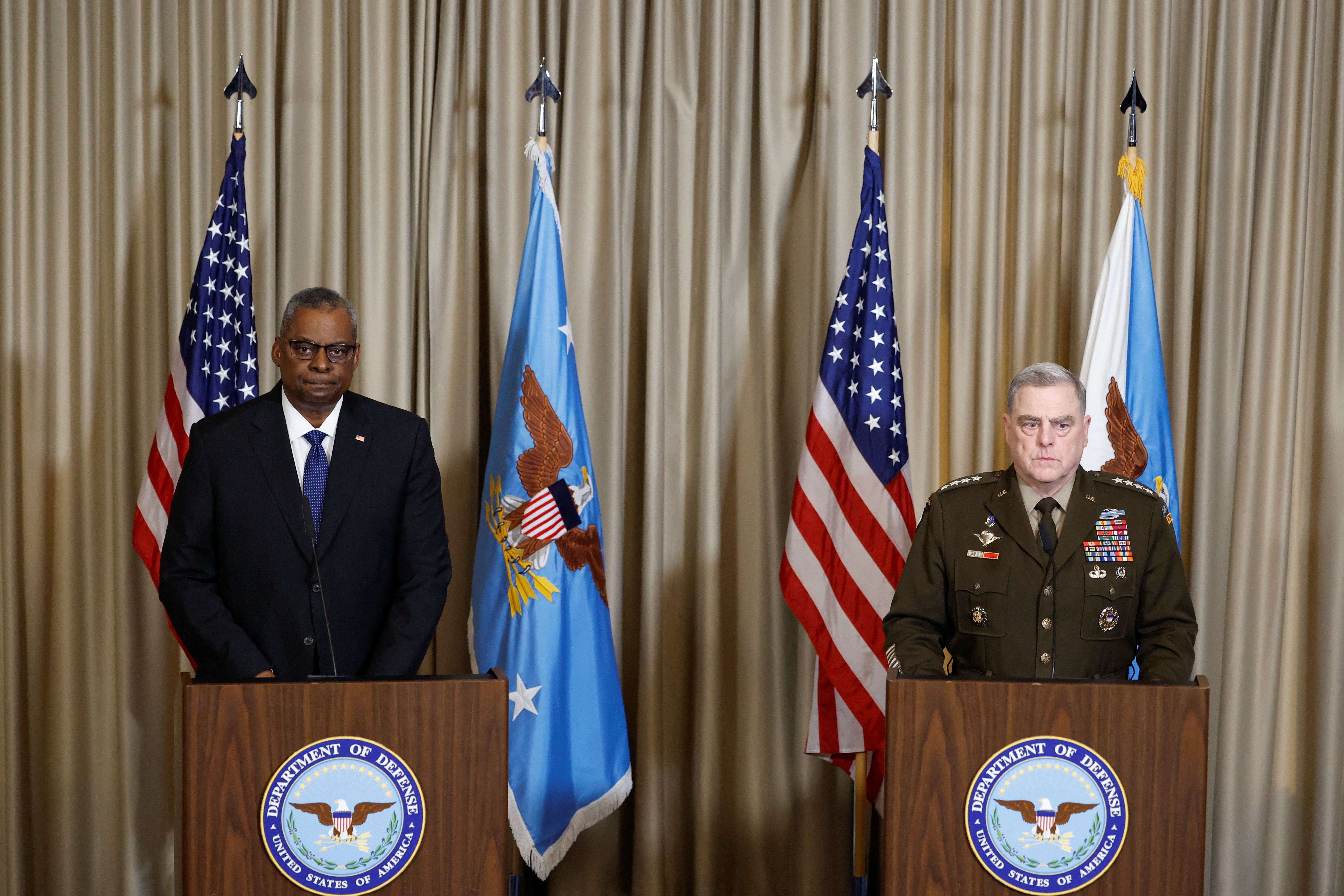 Lloyd Austin y el Jefe del Estado Mayor Conjunto de EEUU, General Mark A. Milley (REUTERS/Heiko Becker)