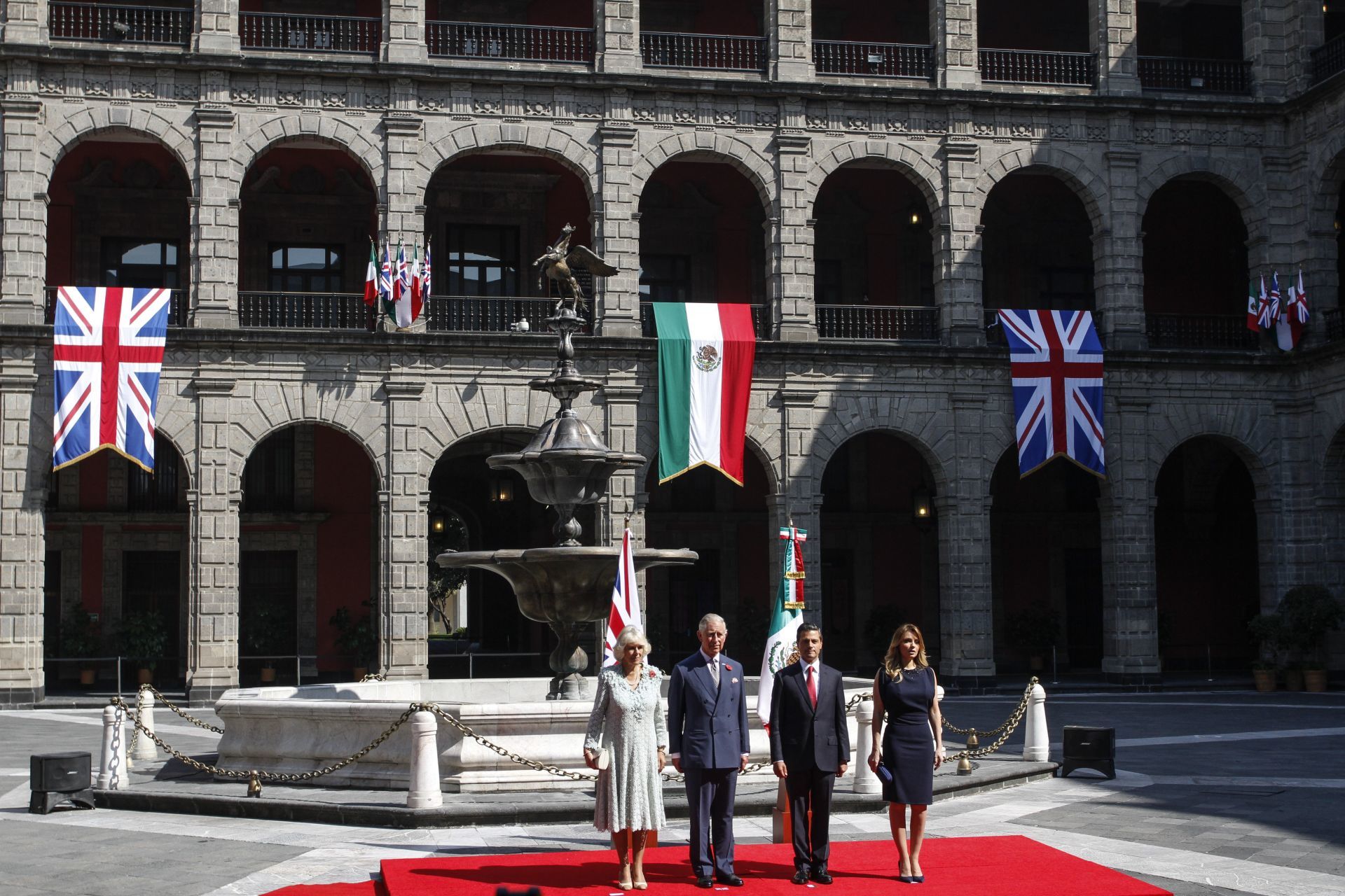 El entonces príncipe de Gales, Carlos, durante una visita oficial a México. El ahora rey tiene una gran experiencia en las relaciones internacionales. (Cuartoscuro)