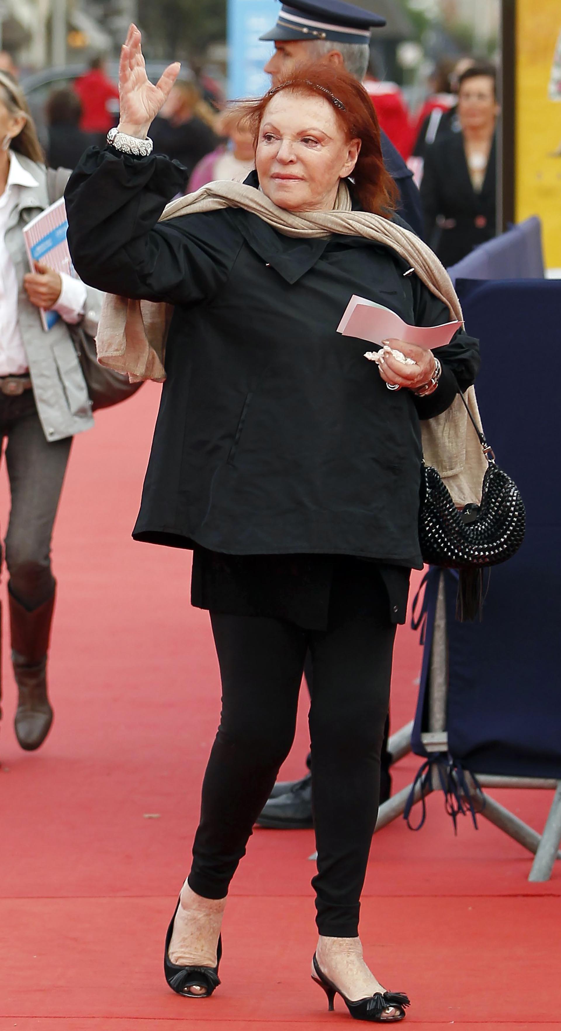 La cantante francesa Regine Zylberberg llega a la alfombra roja durante el 37º festival de cine americano de Deauville el 7 de septiembre de 2011. REUTERS/Regis Duvignau