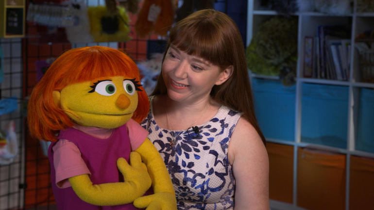 Presentó a Rosita, la primera Muppet latina y bilingüe del programa, en 1991. Julia, una Muppet de 4 años con autismo, llegó en 2017 y desde entonces el programa ha ofrecido apoyo para niños cuyos padres lidian con adicción y recuperación o niños que sufren como resultado de la guerra en Siria. 