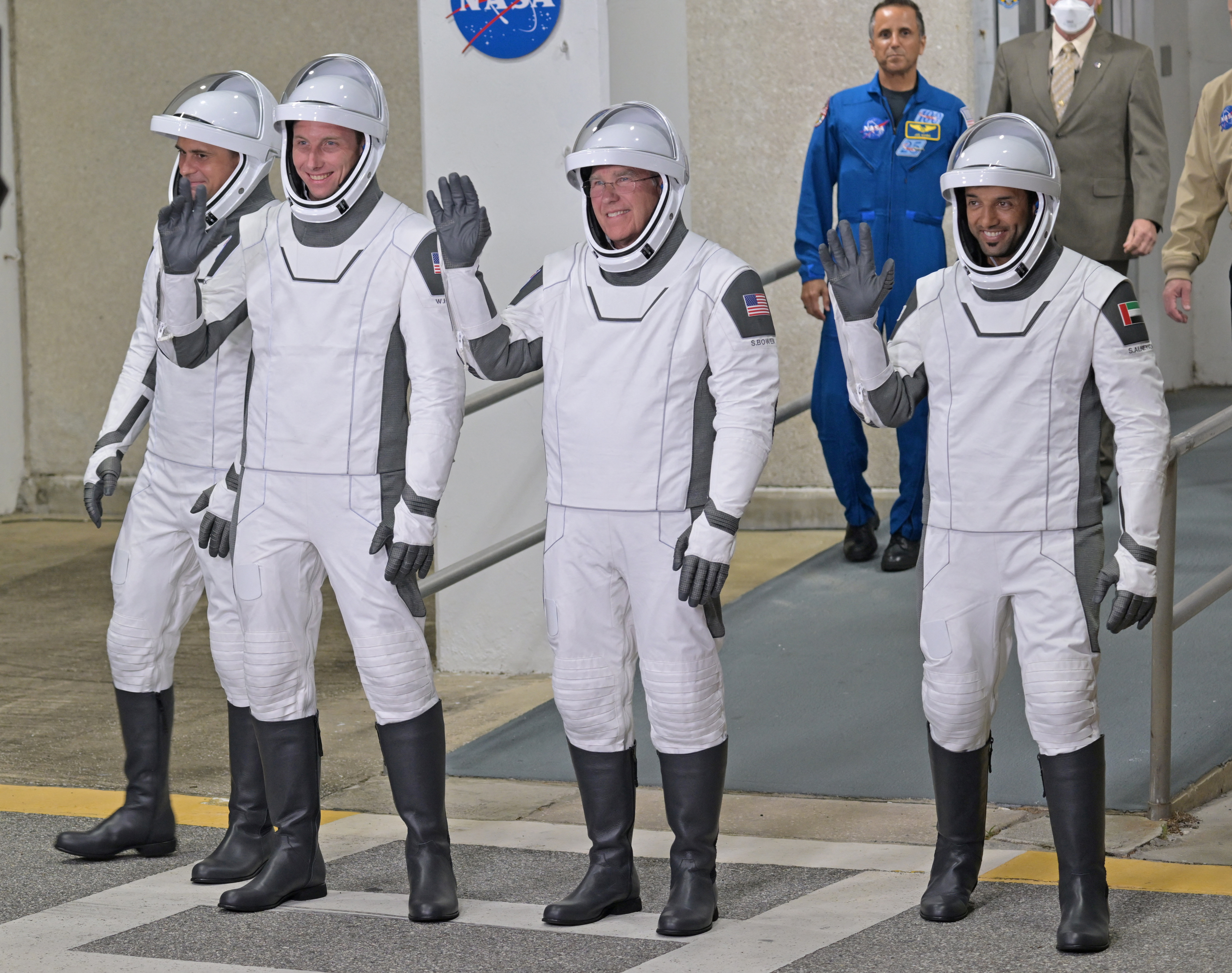 A bordo de la Endeavour, que con la Crew-6 cumple su cuarta misión, van Stephen Bowen y Warren Hoburg, de la agencia estadounidense NASA, comandante y piloto de la misión, respectivamente, y los especialistas Sultan Alneyadi, de la agencia espacial de los Emiratos Árabes Unidos, y Andrey Fedyaev, de la rusa Roscosmos. (REUTERS)