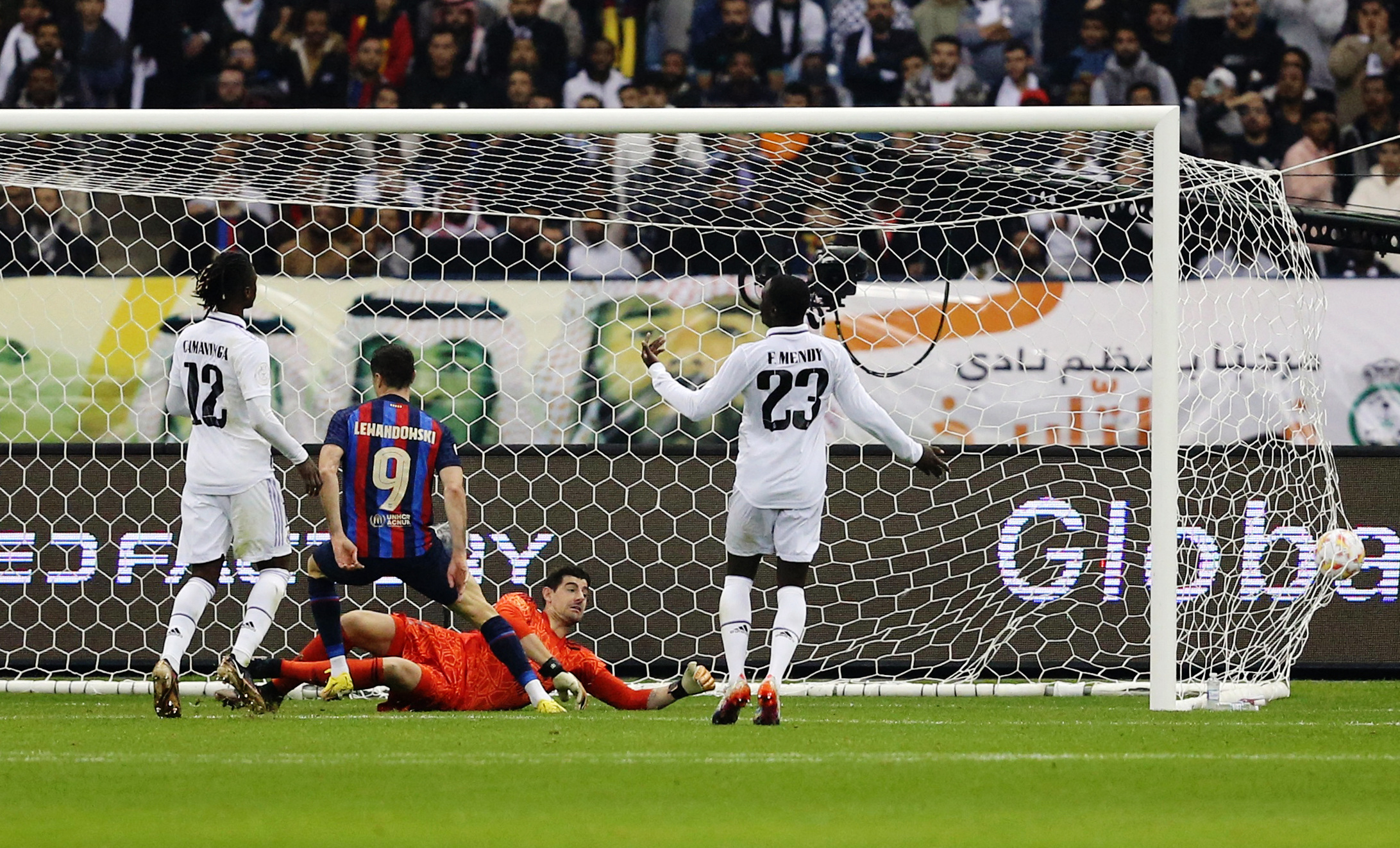 El gol de Robert Lewandowski que selló el 2 a 0. Foto: REUTERS/Ahmed Yosri