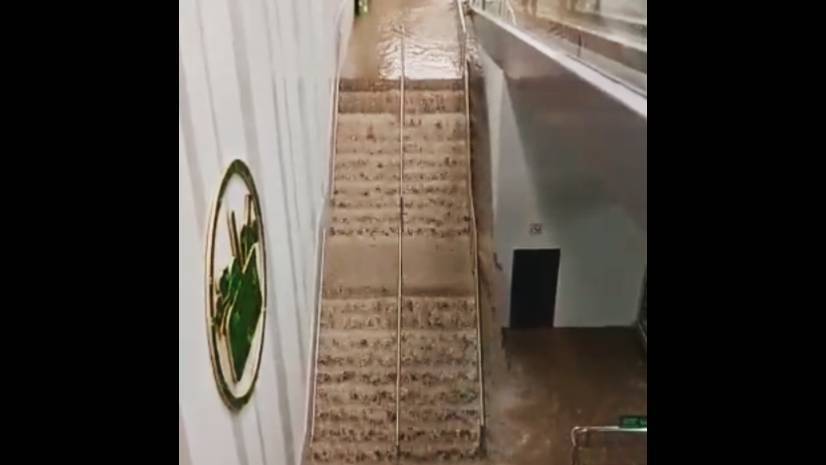 El vídeo viral del Mercadona inundado por la lluvia de Madrid en Barajas