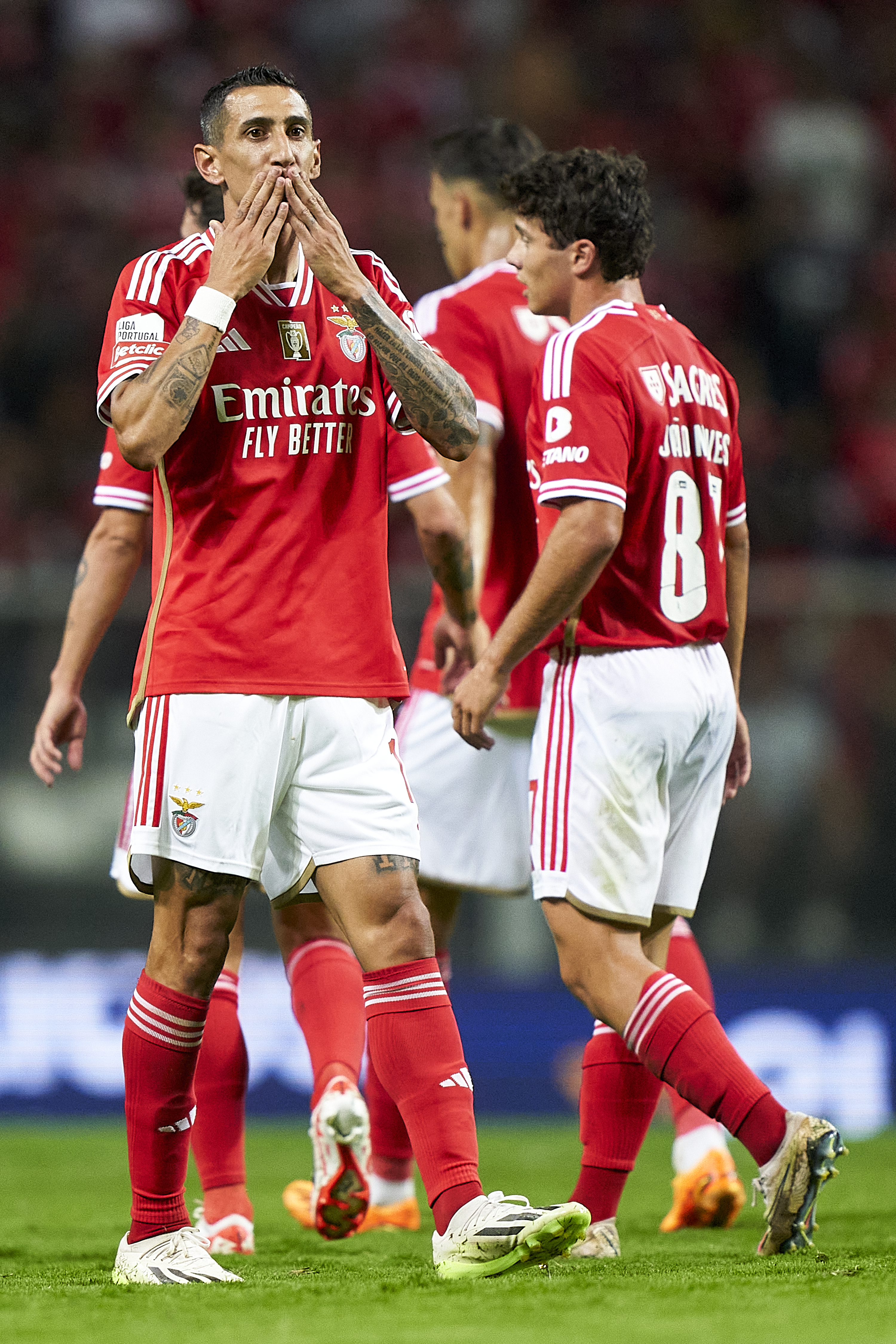 Di María volta a decidir o Clássico; Benfica, apesar de jogar contra 10  desde os 19', realizou uma 1.ª parte paupérrima mas foi melhor depois do  intervalo; Trubin destacou-se nos primeiros 45