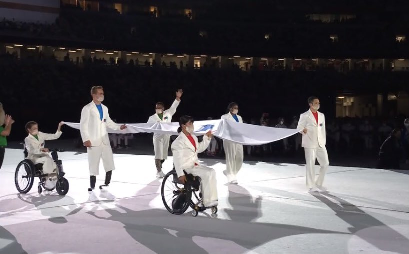 El colombiano Fabio Torres portó la bandera del Comité Paralímpico Internacional. - Comité Paralímpico Colombiano.