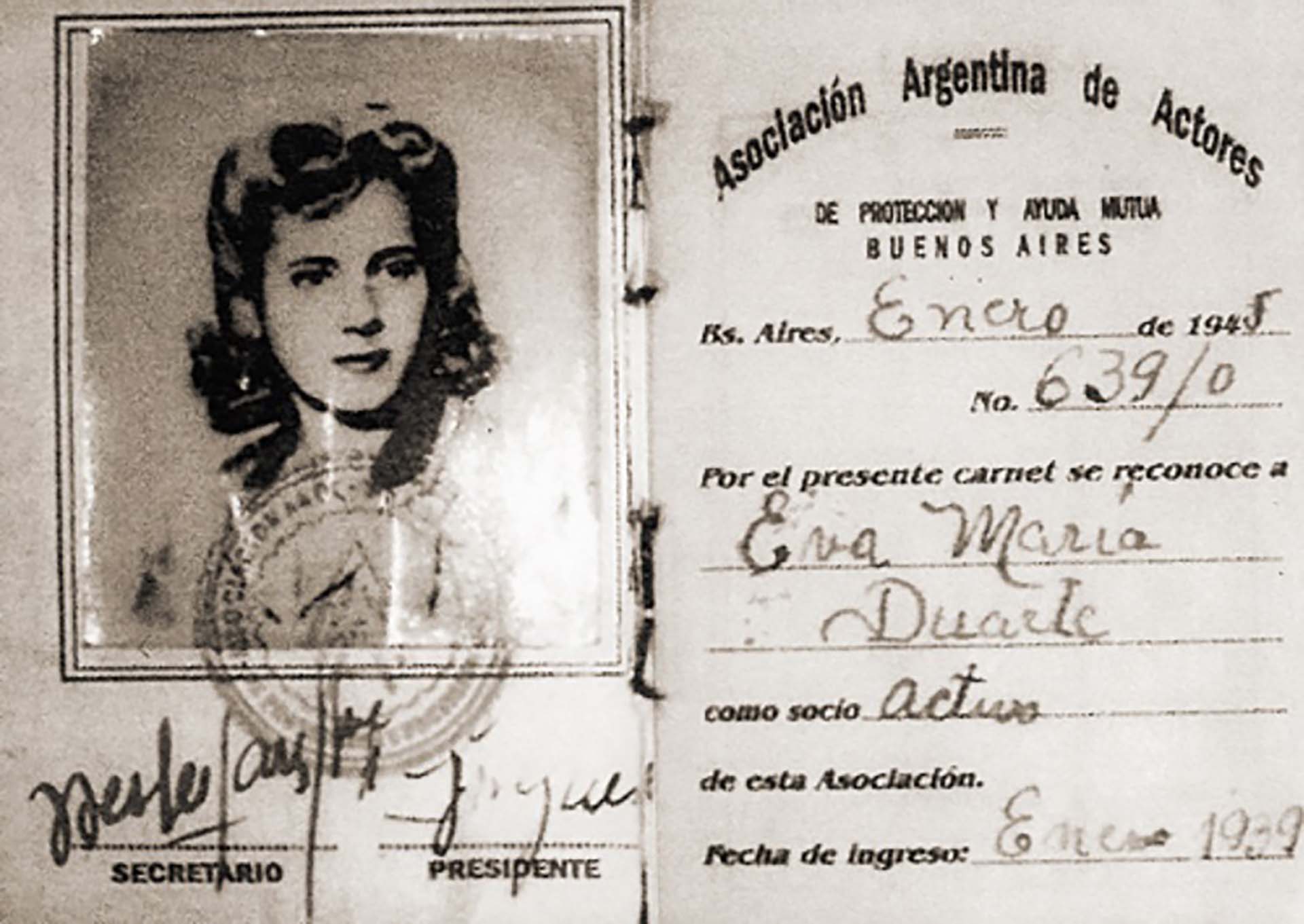 Carnet de afiliación de Eva Duarte a la Asociación Argentina de Actores en 1939.