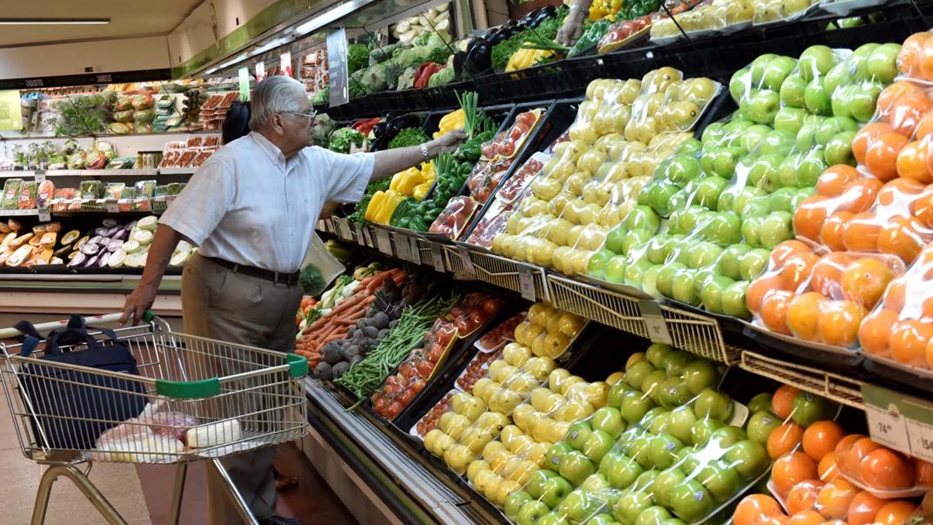 En el último mes, la brecha de precios entre lo que pagó el consumidor y cobró el productor bajó un 3%.
