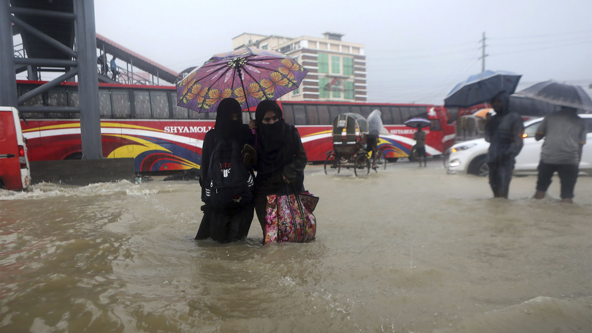 People in the midst of floods in Bangladesh (AP Photo / Abdul Goni)
