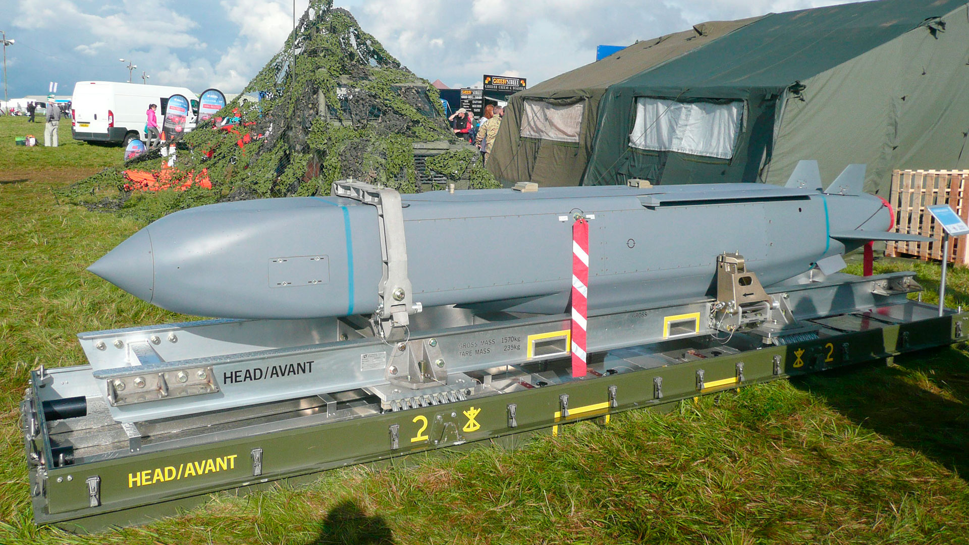 El misil tiene un peso de 1.300 kg y una longitud de 5,1 metros  (Grosby)