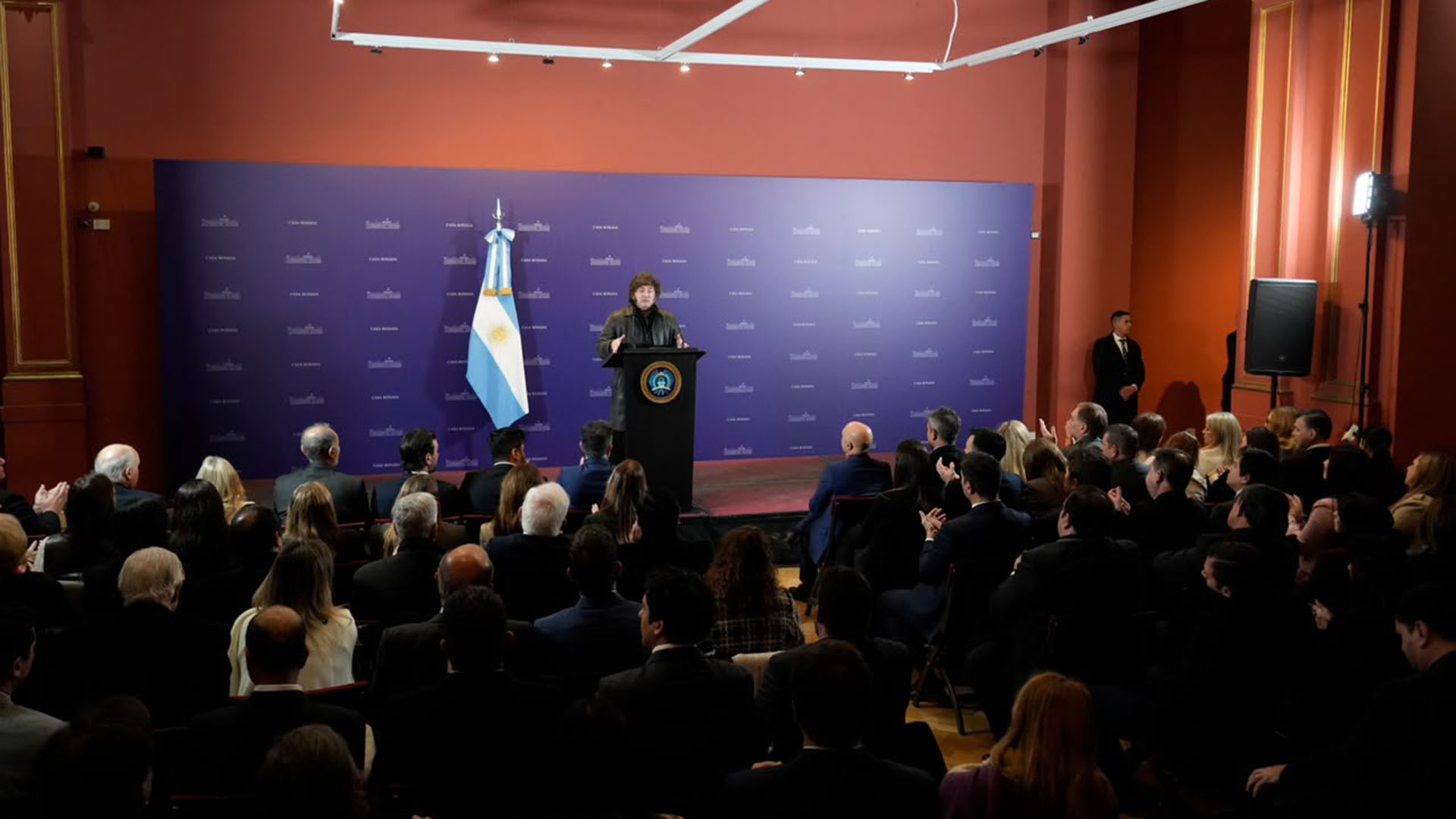 El Gobierno activa la estrategia por la reforma del BCRA: Milei volver&aacute; a reunirse con legisladores libertarios