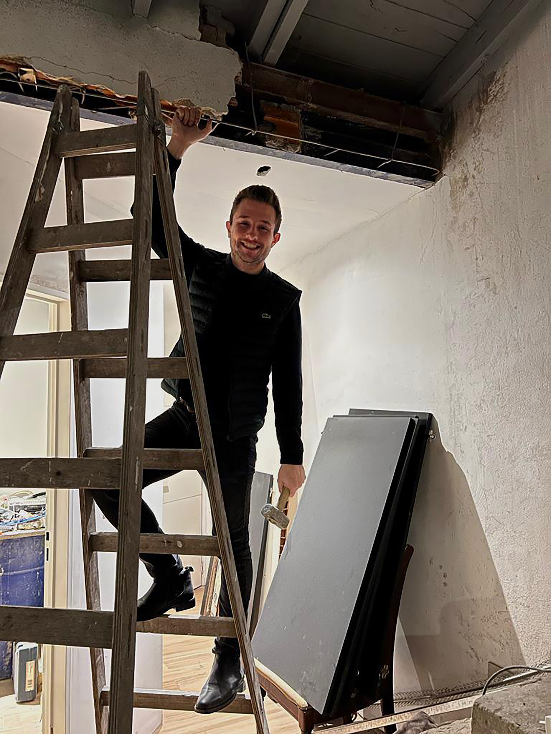 “No soy arquitecto ni plomero y me hice millonario remodelando baños”, asegura el emprendedor