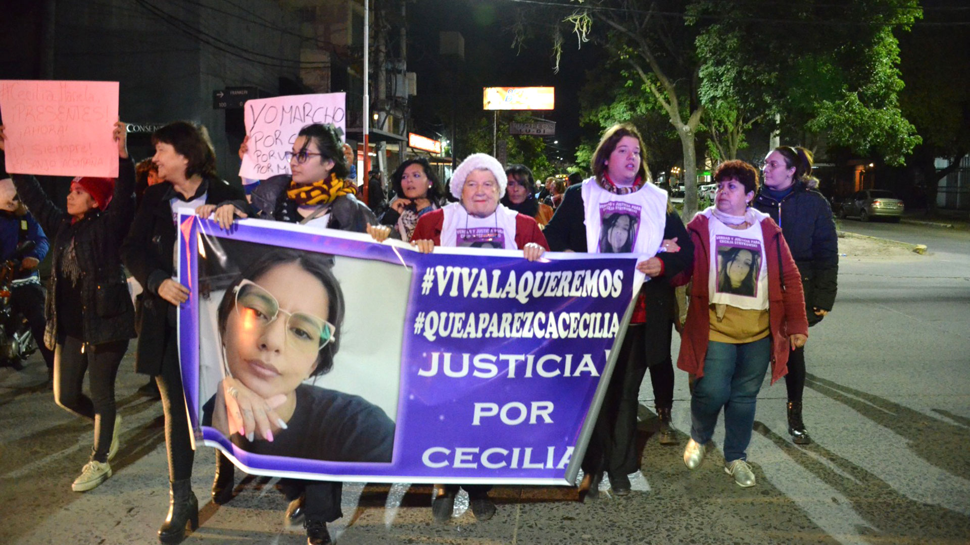 Ayer se llevó adelante una masiva  movilización en Resistencia, en reclamo de Justicia por el femicidio de Cecilia (Edgar Aguirre)
