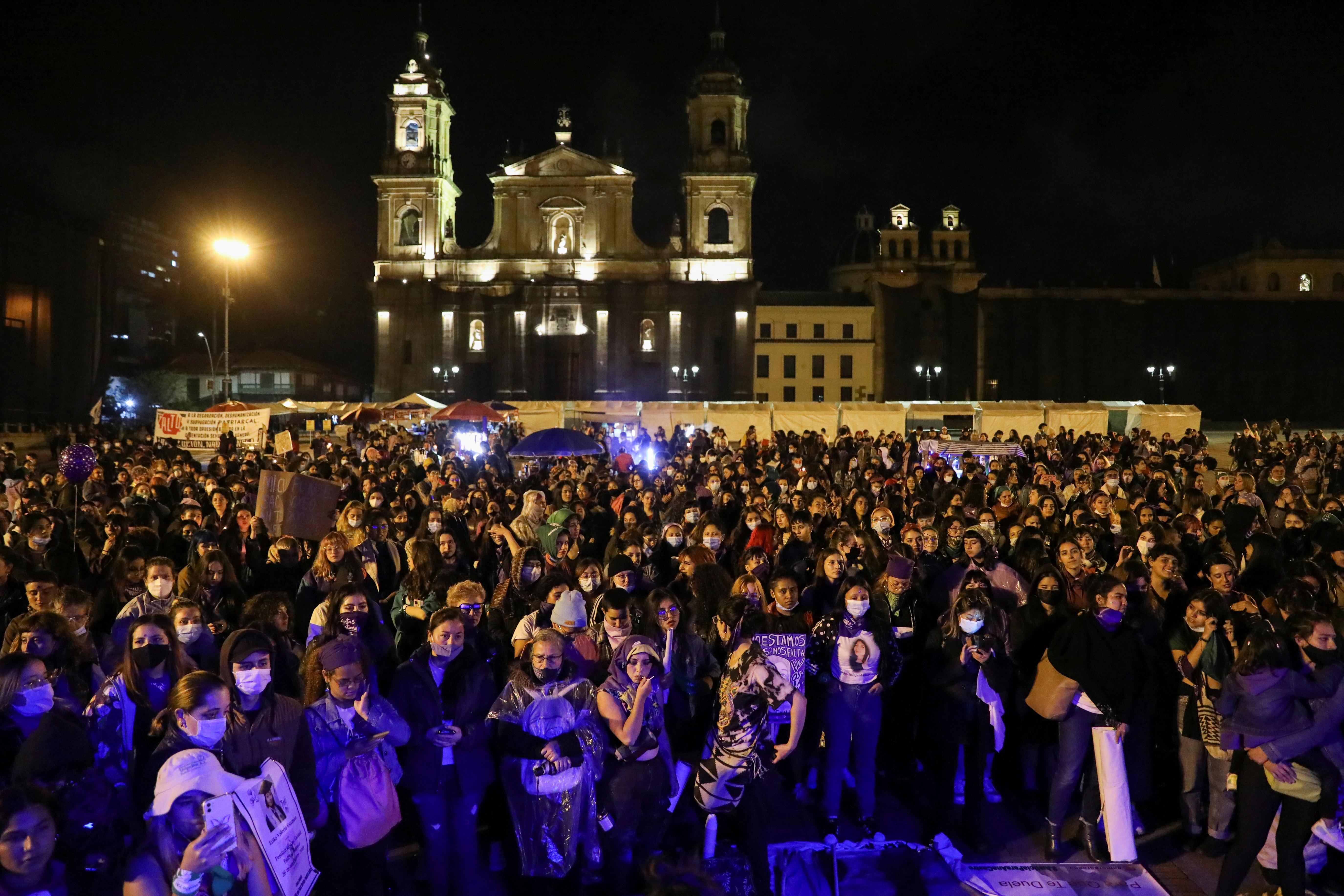 Miles de mujeres en Bogotá conmemoraron el Día Internacional de la Eliminación de la Violencia en Contra de las Mujeres. Foto: REUTERS/Luisa González