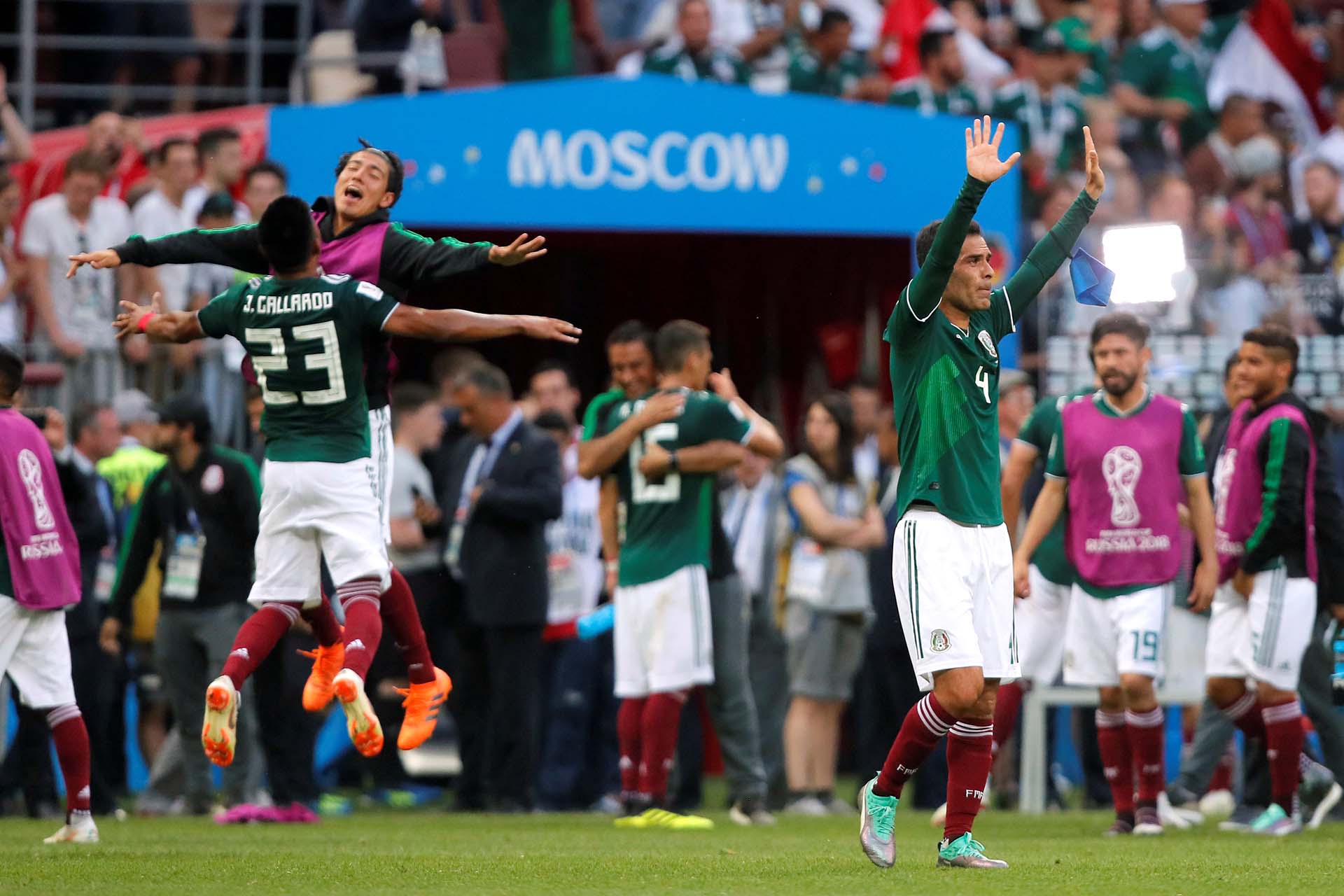 Mexico registers 5 victories in its last 6 opening matches in the World Cup.  REUTERS/Maxim Shemetov