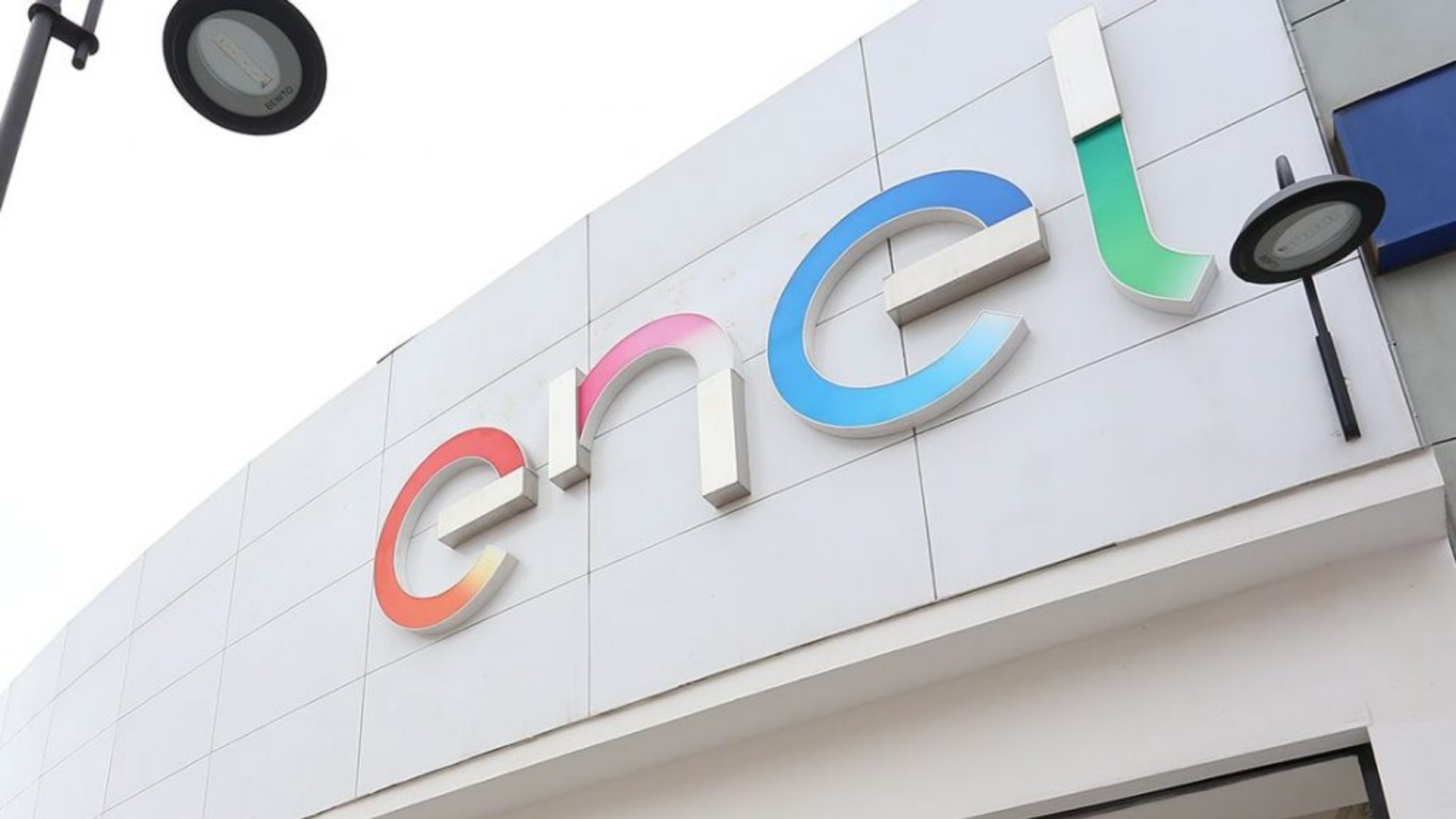 Enel anuncia su retiro del Perú por crisis energética global