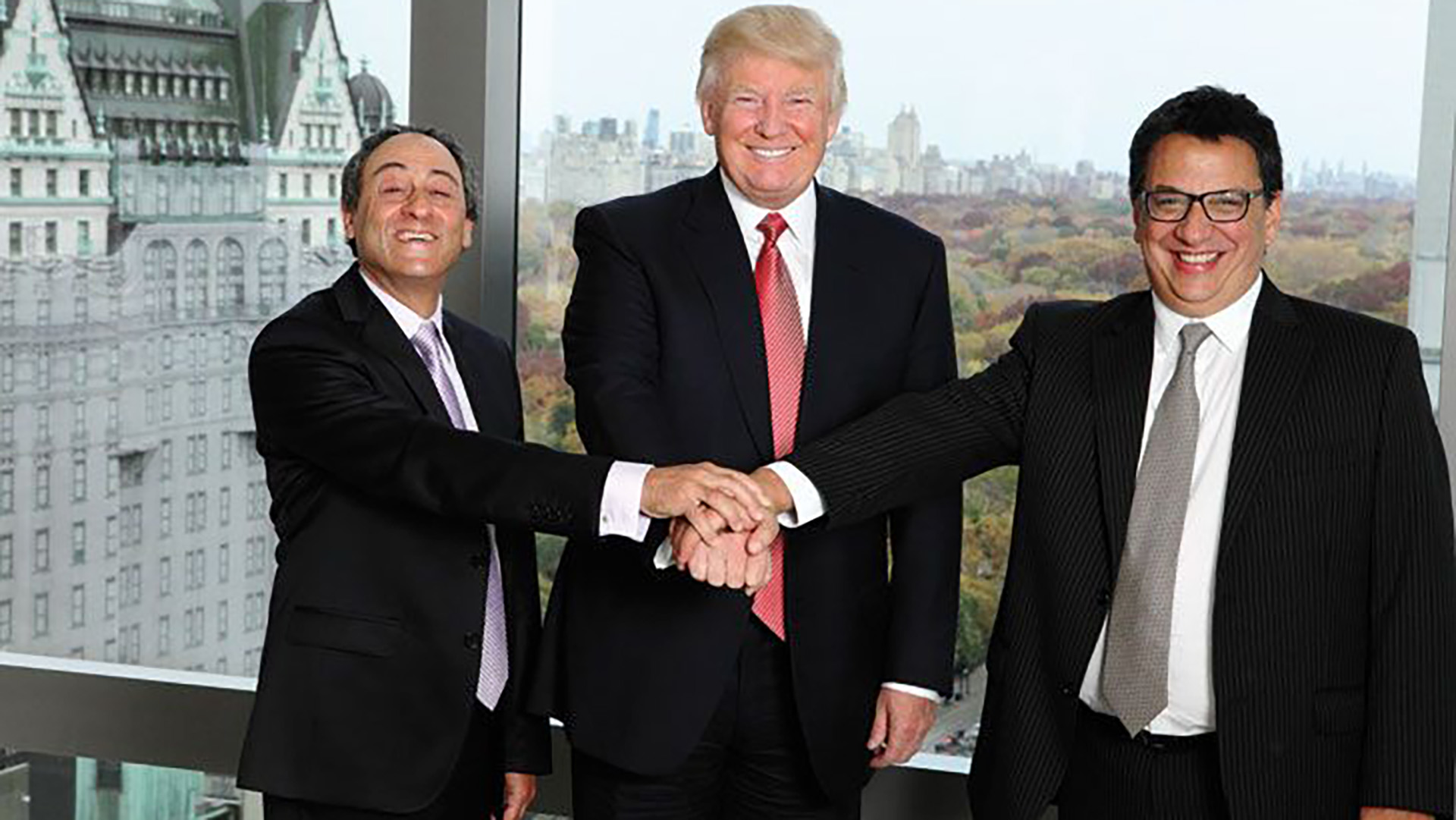 Moisés Yellati y Felipe Yaryura, los desarrolladores argentinos detrás de la Trump Tower Punta del Este, con Donald Trump