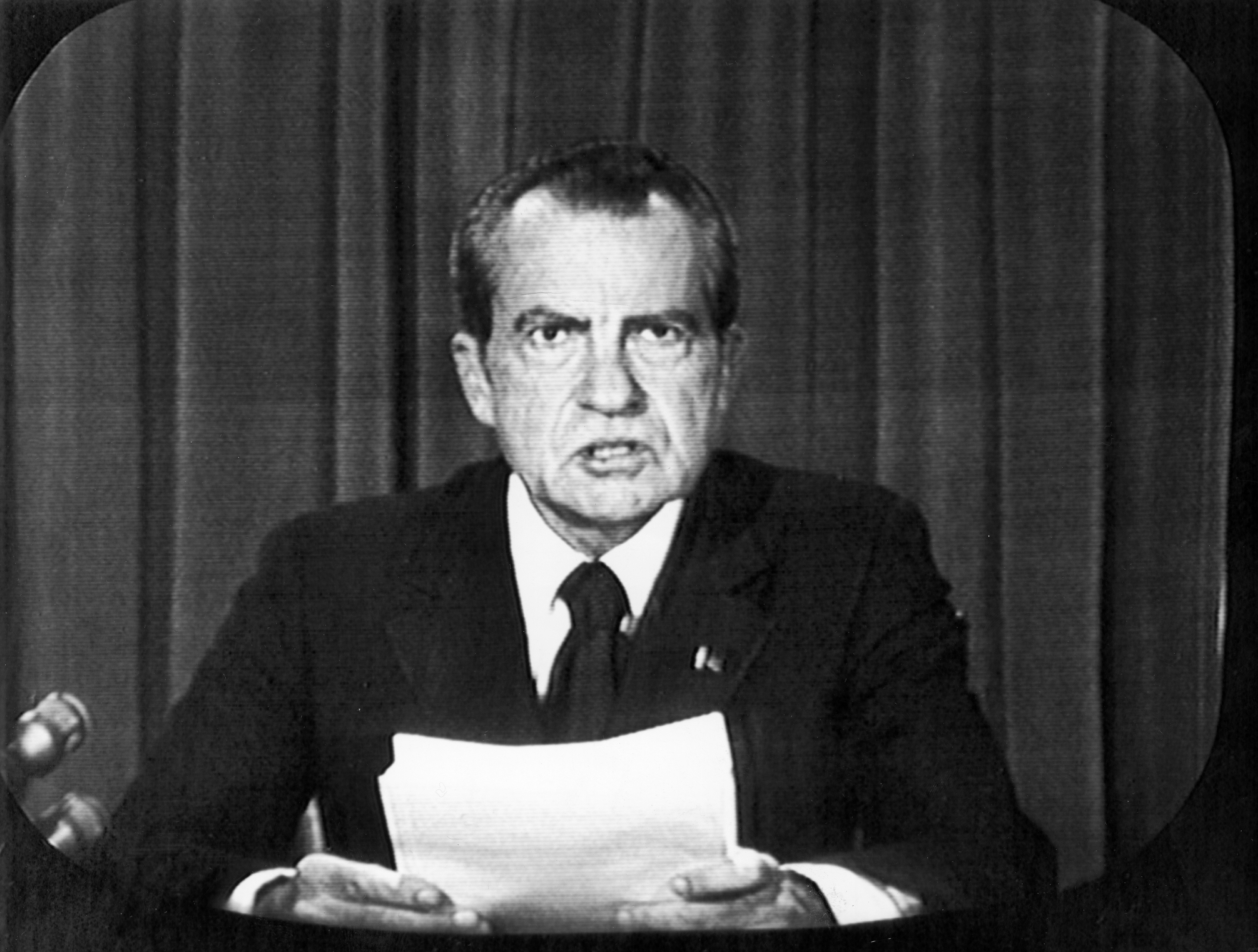 El presidente de EEUU, Richard Nixon, durante el comunicado hecho a la nación y al mundo  a través de las cámaras de televisión, en el que anunció su dimisión como presidente de los Estados Unidos
