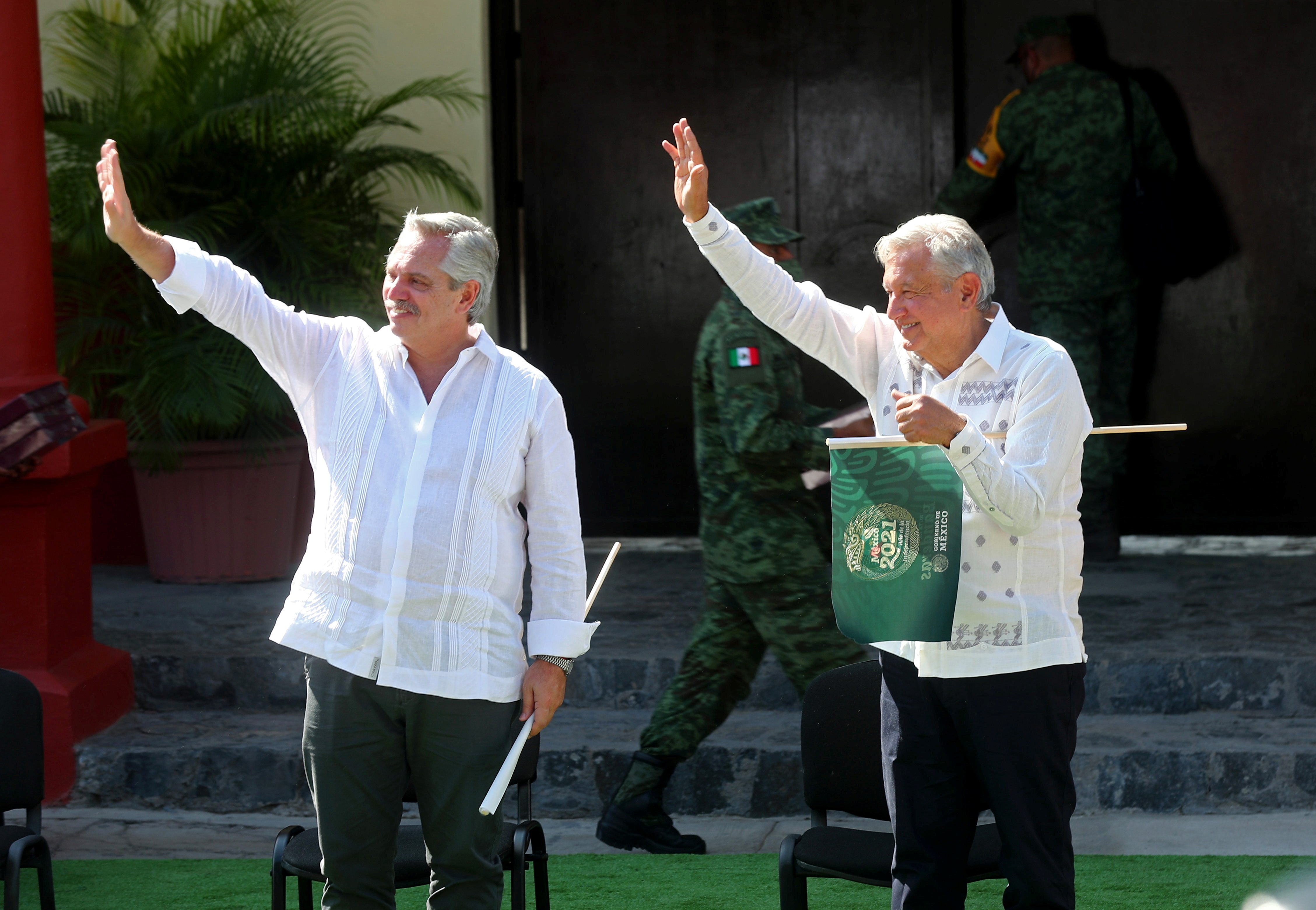 Alberto Fernández junto a López Obrador, en un acto de su visita a México
