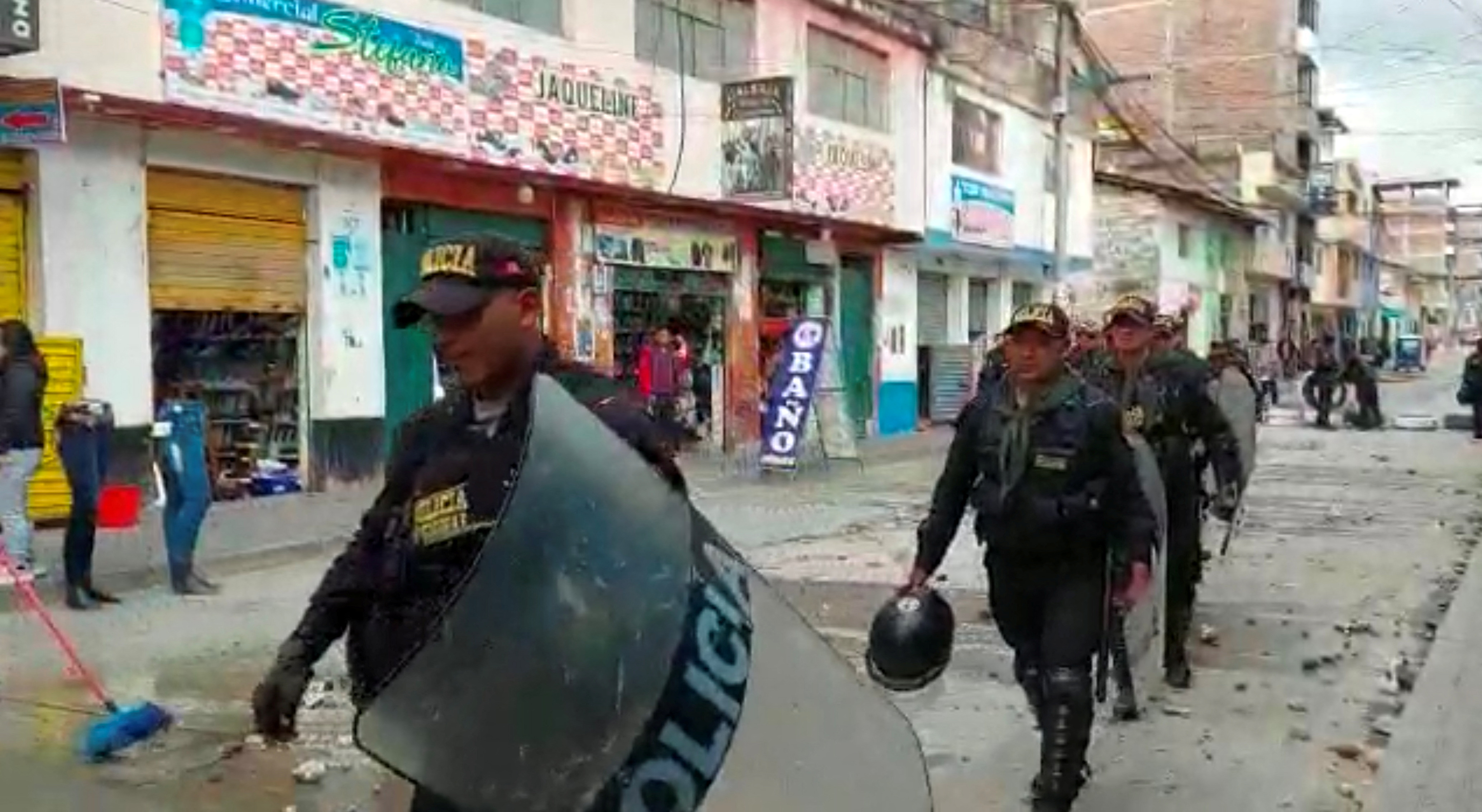 Policía en Andahuaylas durante las manifestaciones contra Dina Boluarte (Reuters)