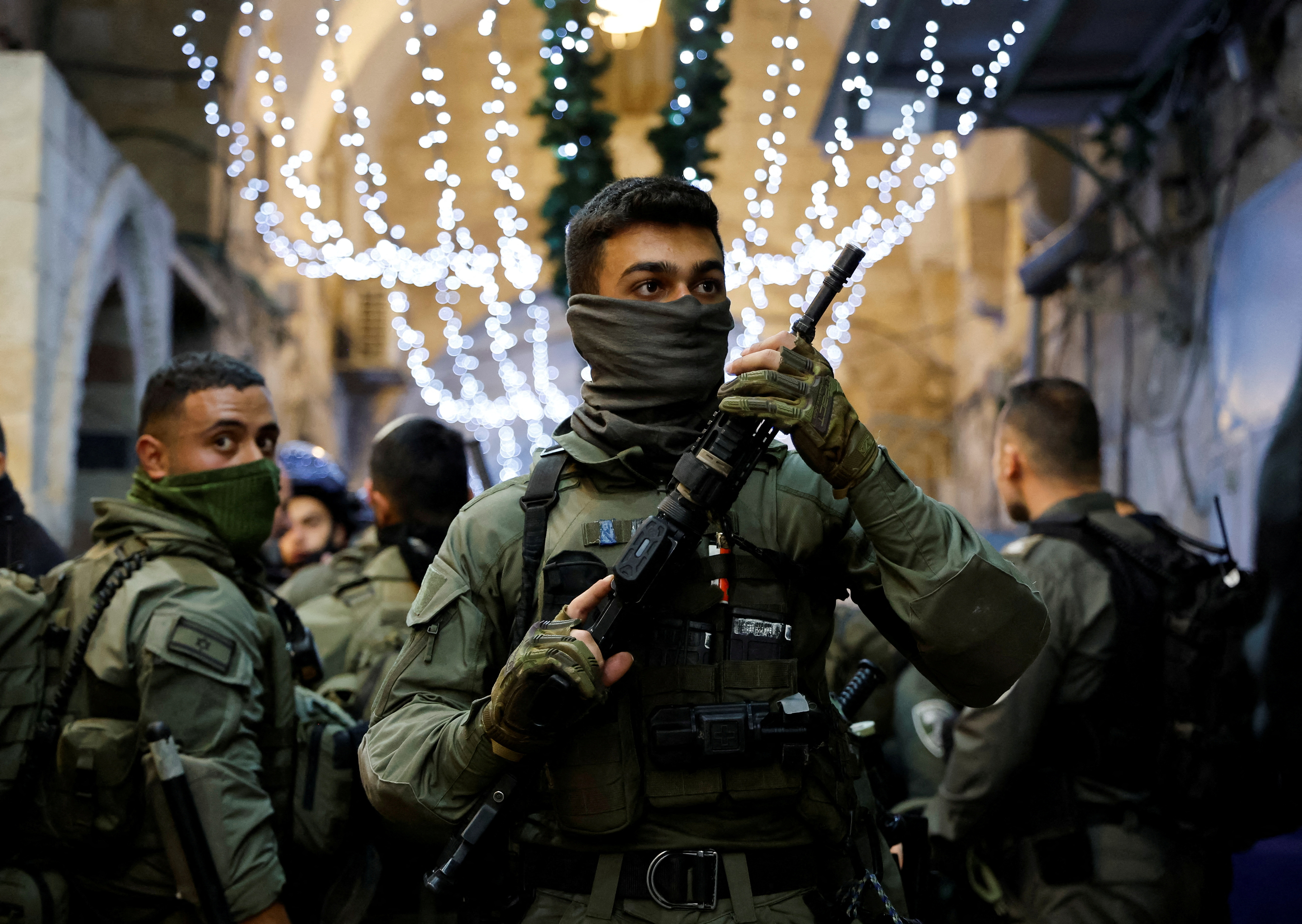 El Ejército israelí respondió a las primeras rondas de cohetes, el miércoles por la mañana, con bombardeos sobre objetivos del grupo terrorista Hamás, que gobierna de facto en la Franja y al que Israel responsabiliza de cualquier hostilidad que emane desde allí. (REUTERS)