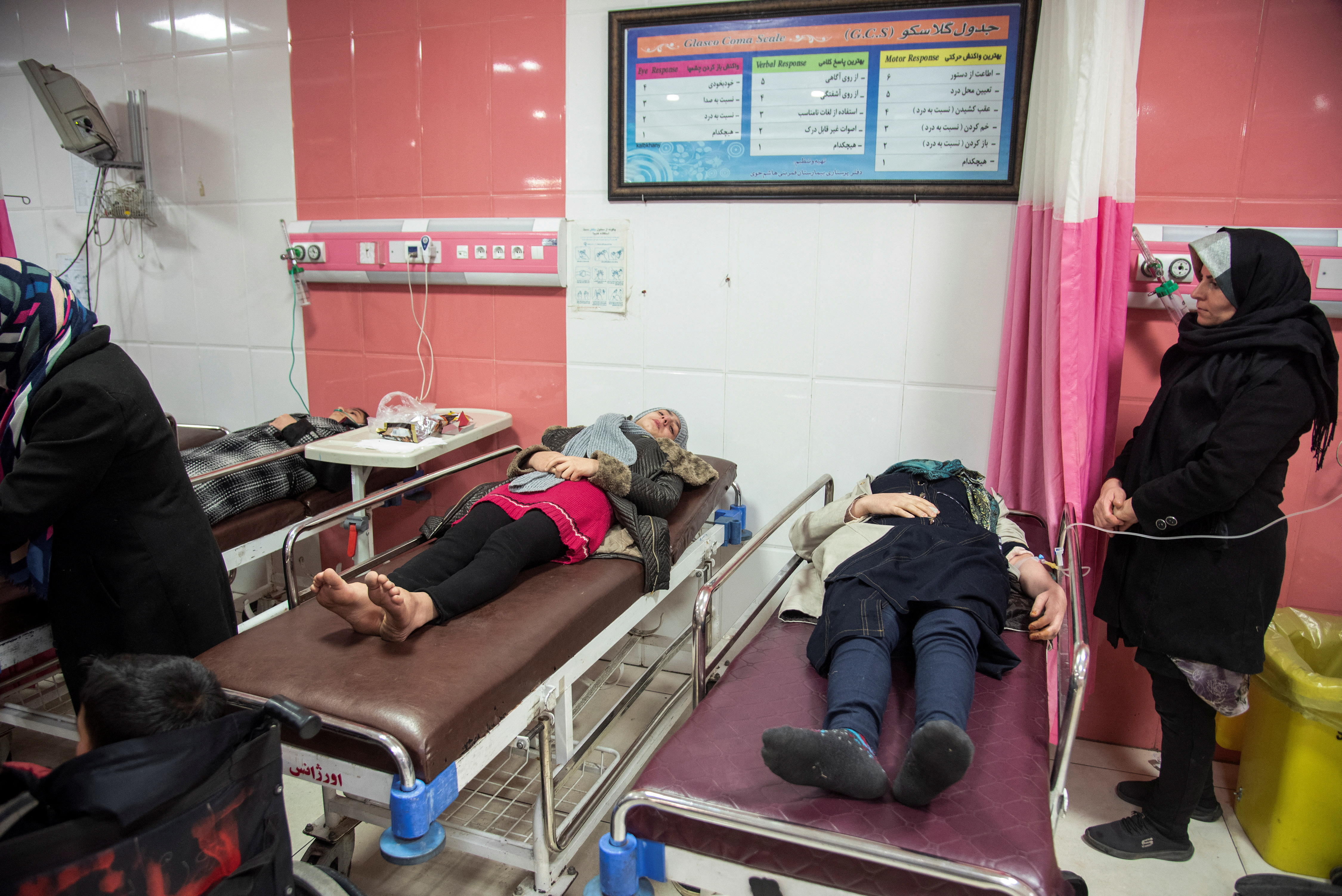 Heridos reciben atención médica en un hospital tras un terremoto, en el condado de Khoy, Azerbaiyán Occidental, Irán, 29 de enero de 2023. Soheil Faraji/ISNA/WANA (Agencia de Noticias de Asia Occidental) vía REUTERS 