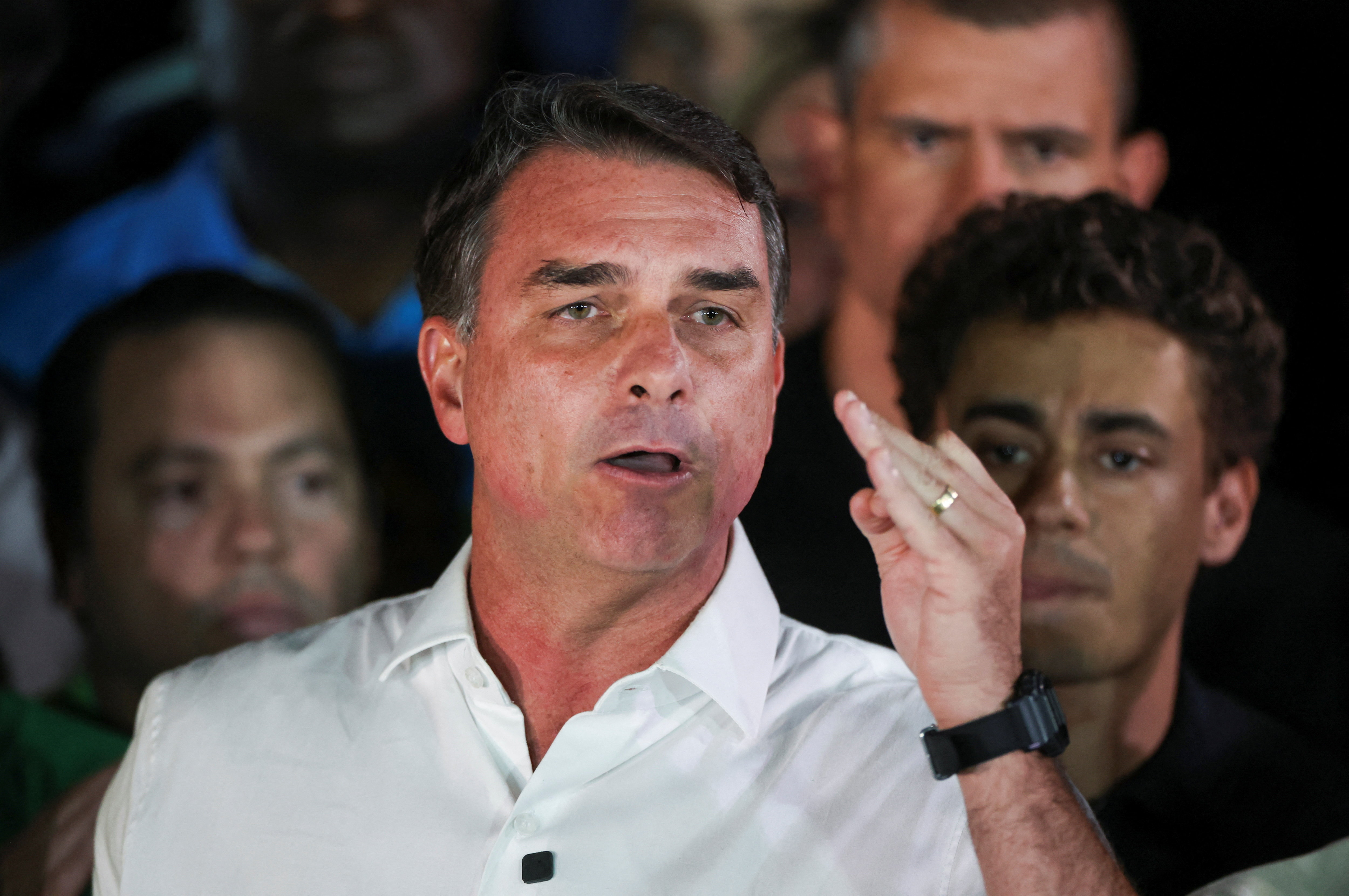 Flávio Bolsonaro denunció fraude electoral en Brasil y agradeció a Donald Trump y Javier Milei