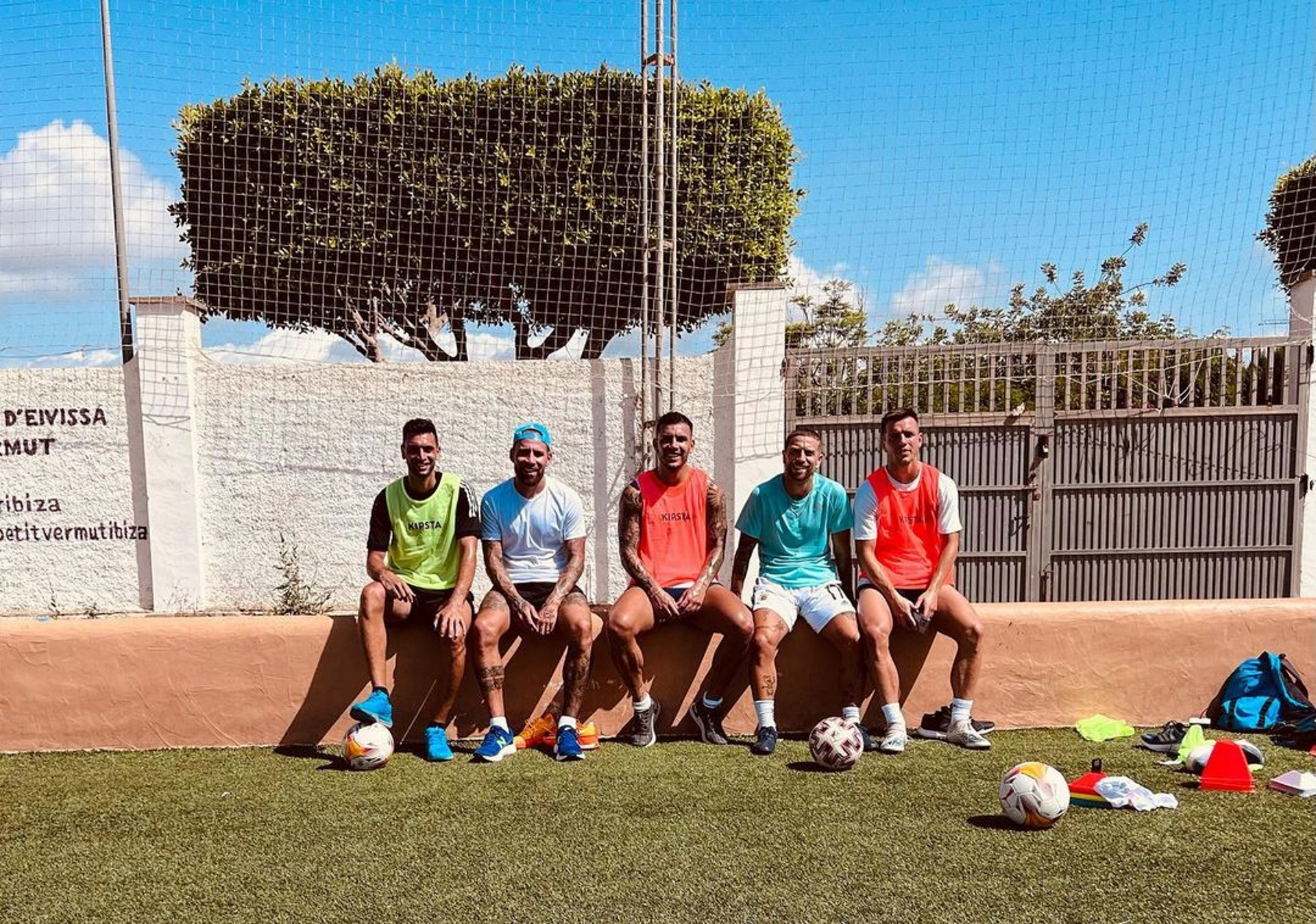 Pastore, Otamendi, Paredes, Papu Gómez y Lo Celso, algunos de los futbolistas que se juntaron en Ibiza (IG / papugomez_official)