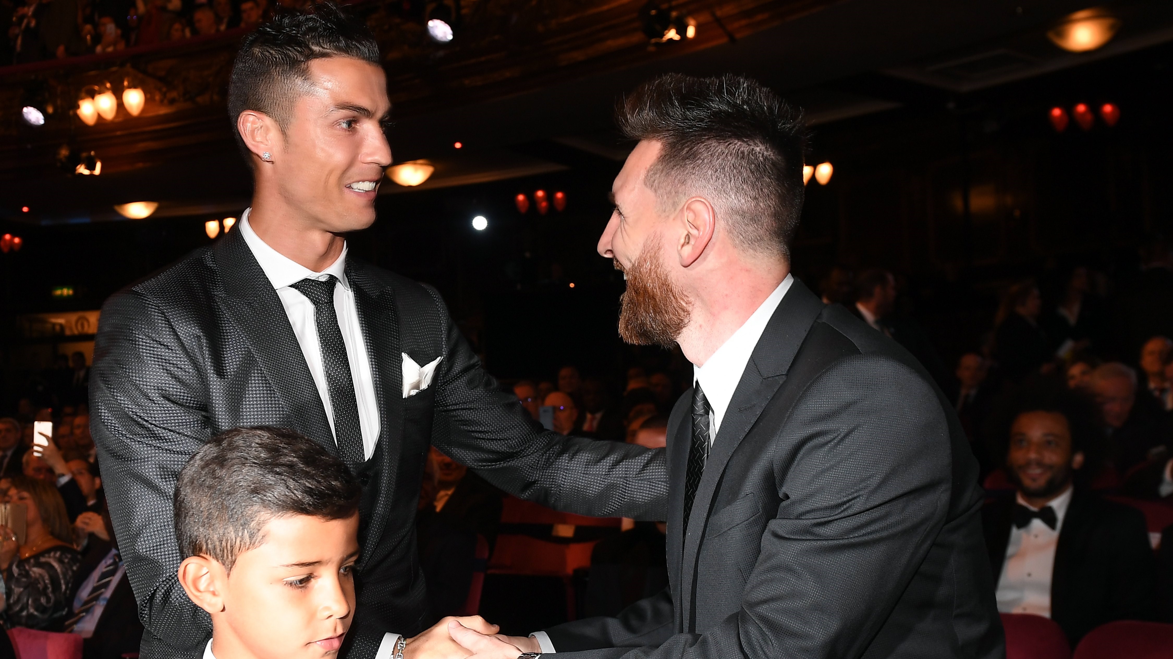 Cristiano Ronaldo le envi&oacute; un mensaje a Lionel Messi tras la muerte de su padre