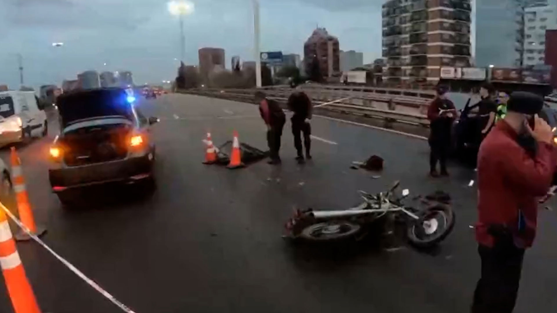 Choque fatal y demoras en la General Paz: un motociclista murió tras impactar con un auto detenido
