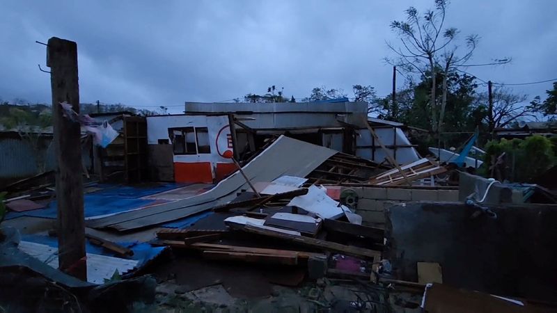 FOTO DE ARCHIVO: Daños tras el paso del ciclón Kevin, en Port Vila, Vanuatu, 4 de marzo de 2023, en una captura de pantalla obtenida de un vídeo en las redes sociales. REUTERS/DevMode