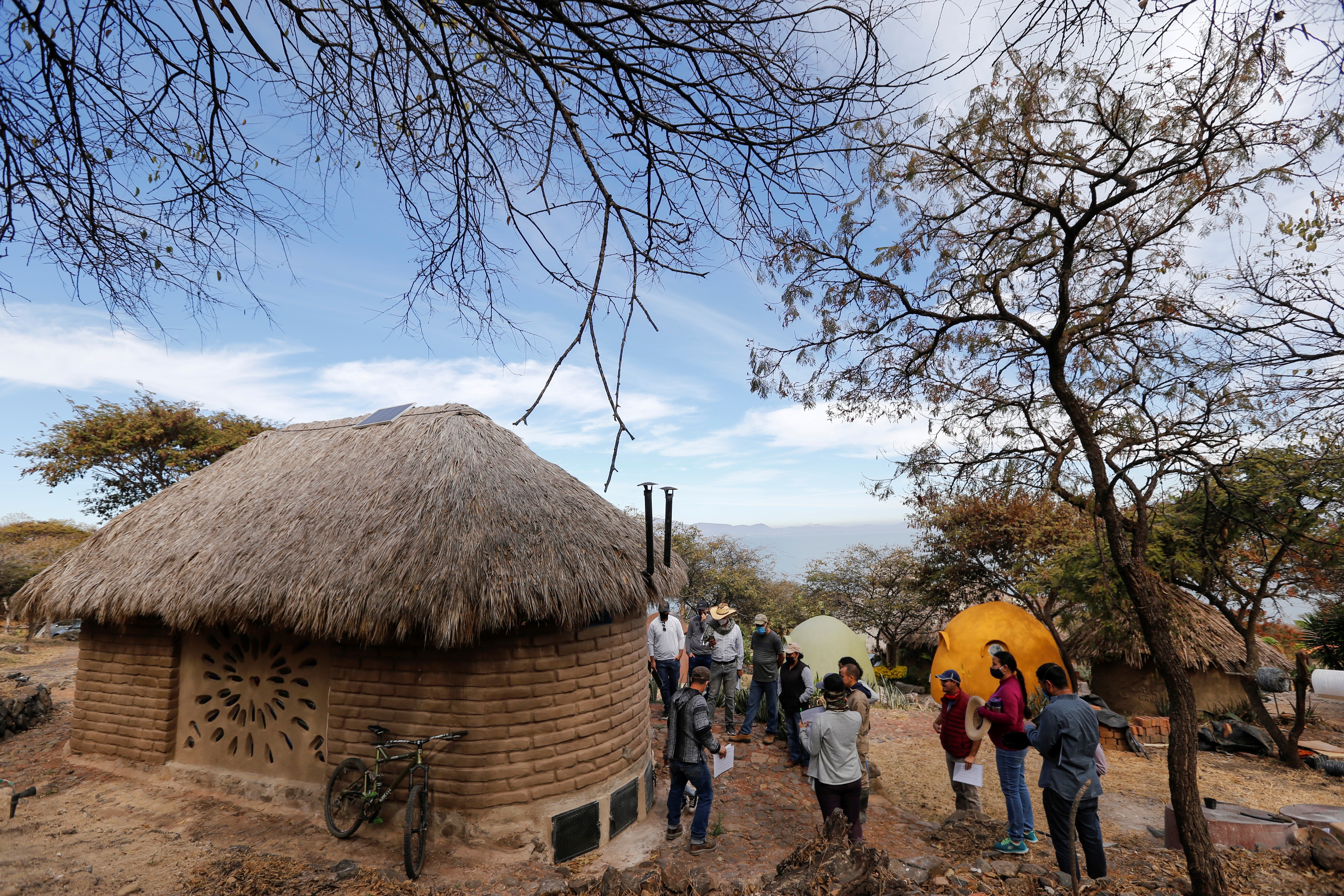 Superadobe, la técnica de construcción barata que se populariza en México -  Infobae