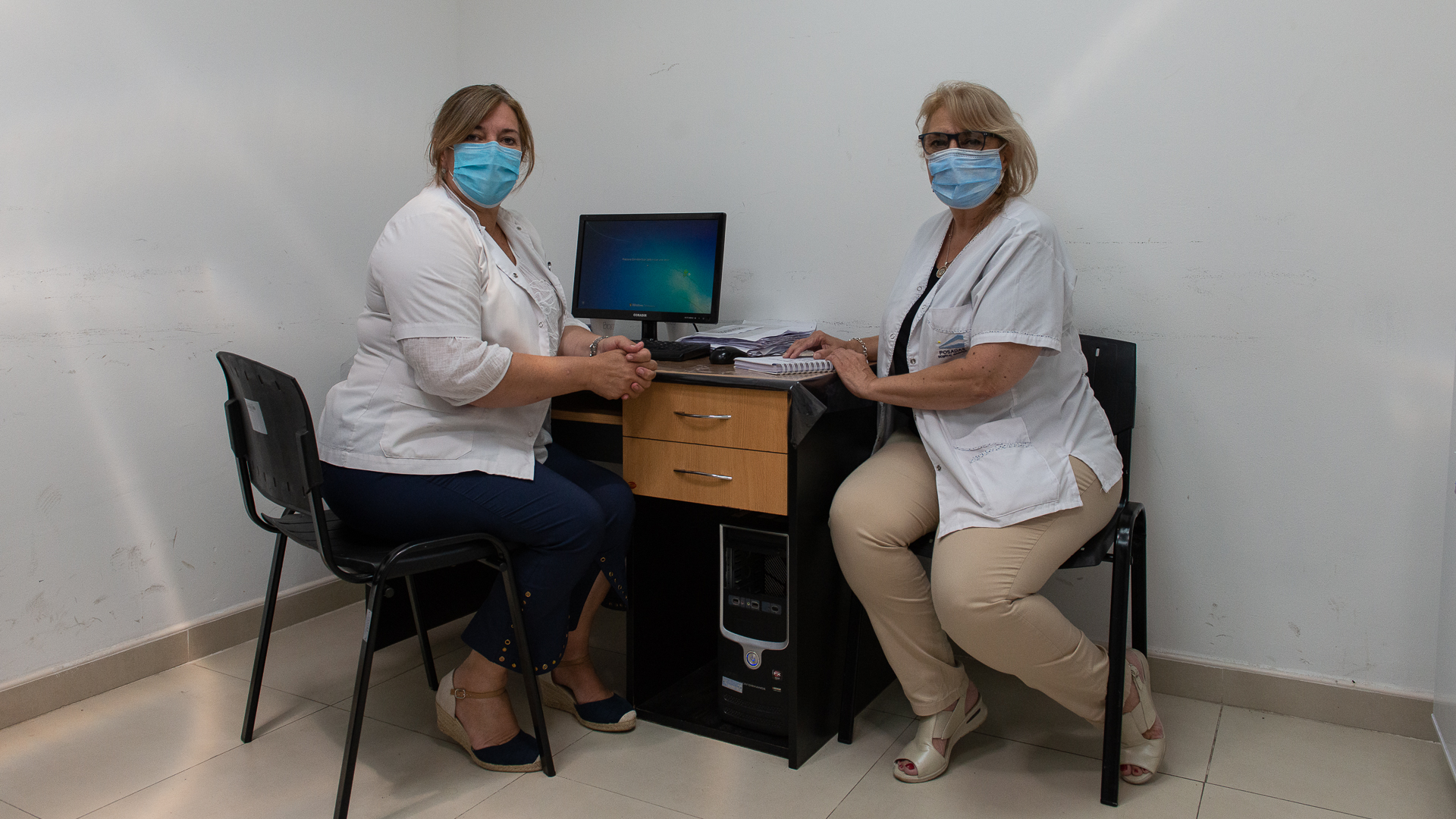 La Dra Graciela Torales, jefa de Coordinación de Pacientes, y la Dra María Elena Borda, Jefa del Servicio de Medicina Preventiva a cargo del Vacunatorio