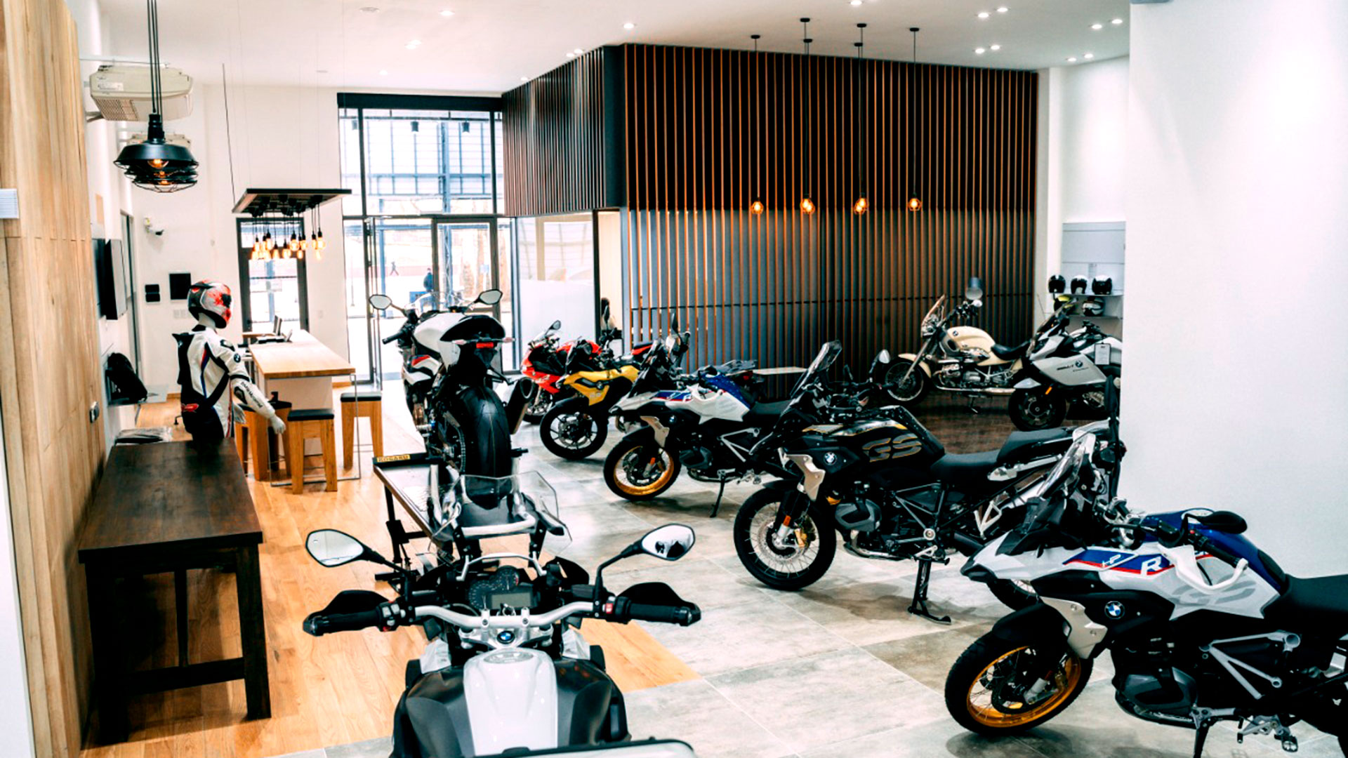 Para los amantes de la motos: BMW Motorrad inauguró un nuevo salón en La Boca