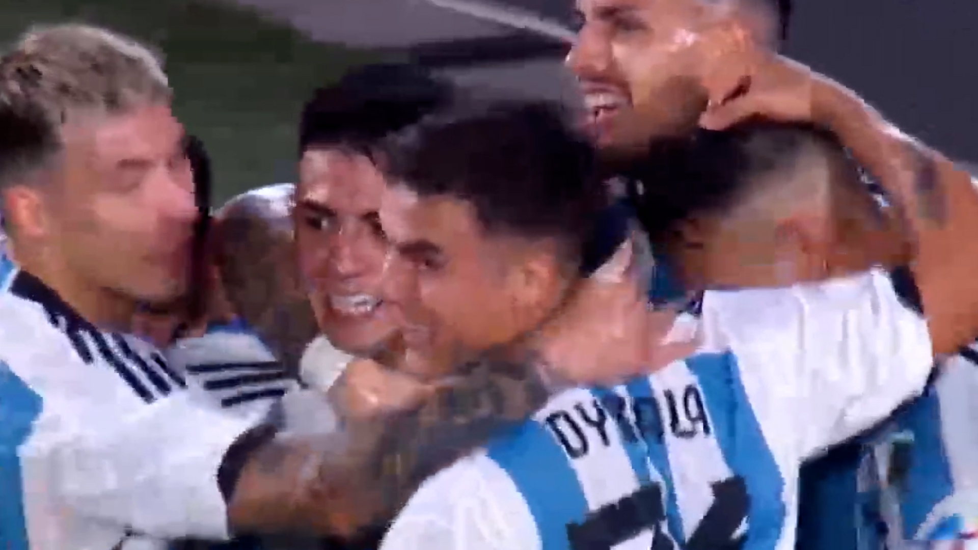El festejo del gol argentino convertido por Thiago Almada