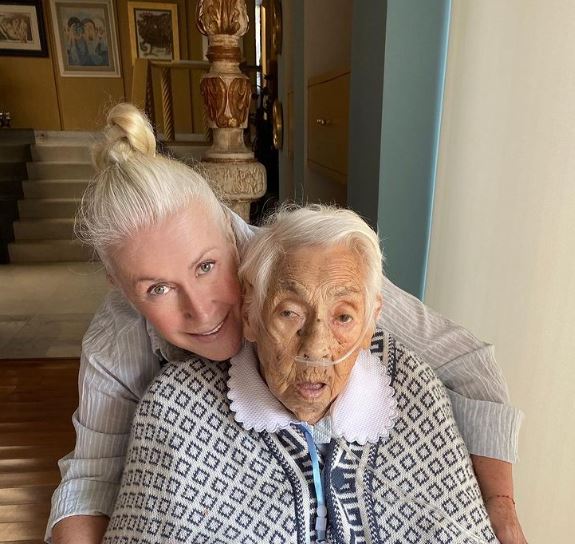 Desde varios meses atrás, Eva Mange pasaba por una difícil situación debido a que su salud se vio afectada en su estancia en el asilo Le Grand Senior (Foto: Instagram/@laurazapataoficial)