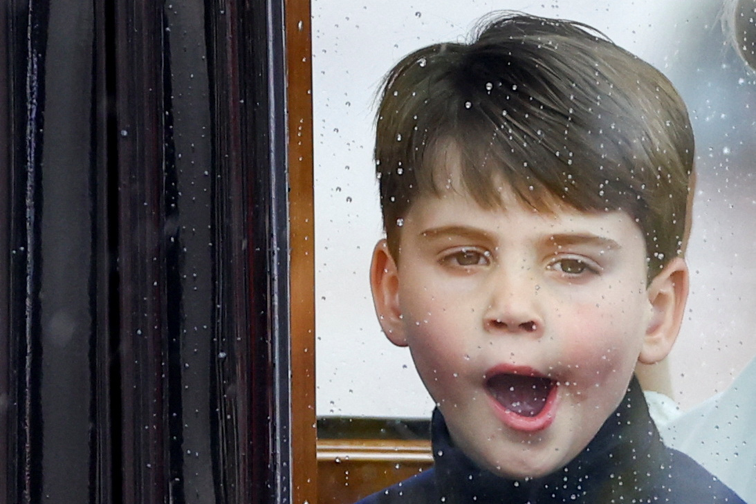 El príncipe Louis de Gran Bretaña bosteza, tras la ceremonia de coronación del rey Carlos de Gran Bretaña, cerca del Palacio de Buckingham, en Londres, Gran Bretaña, el 6 de mayo de 2023.  REUTERS/Hannah McKay