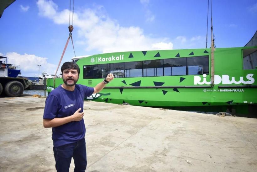 El RíoBus fue elaborado en acero para garantizar su durabilidad, de acuerdo con las condiciones del río. Además, cuenta con una capacidad para transportar a 60 pasajeros como mínimo, incluyendo a personas con movilidad reducida.