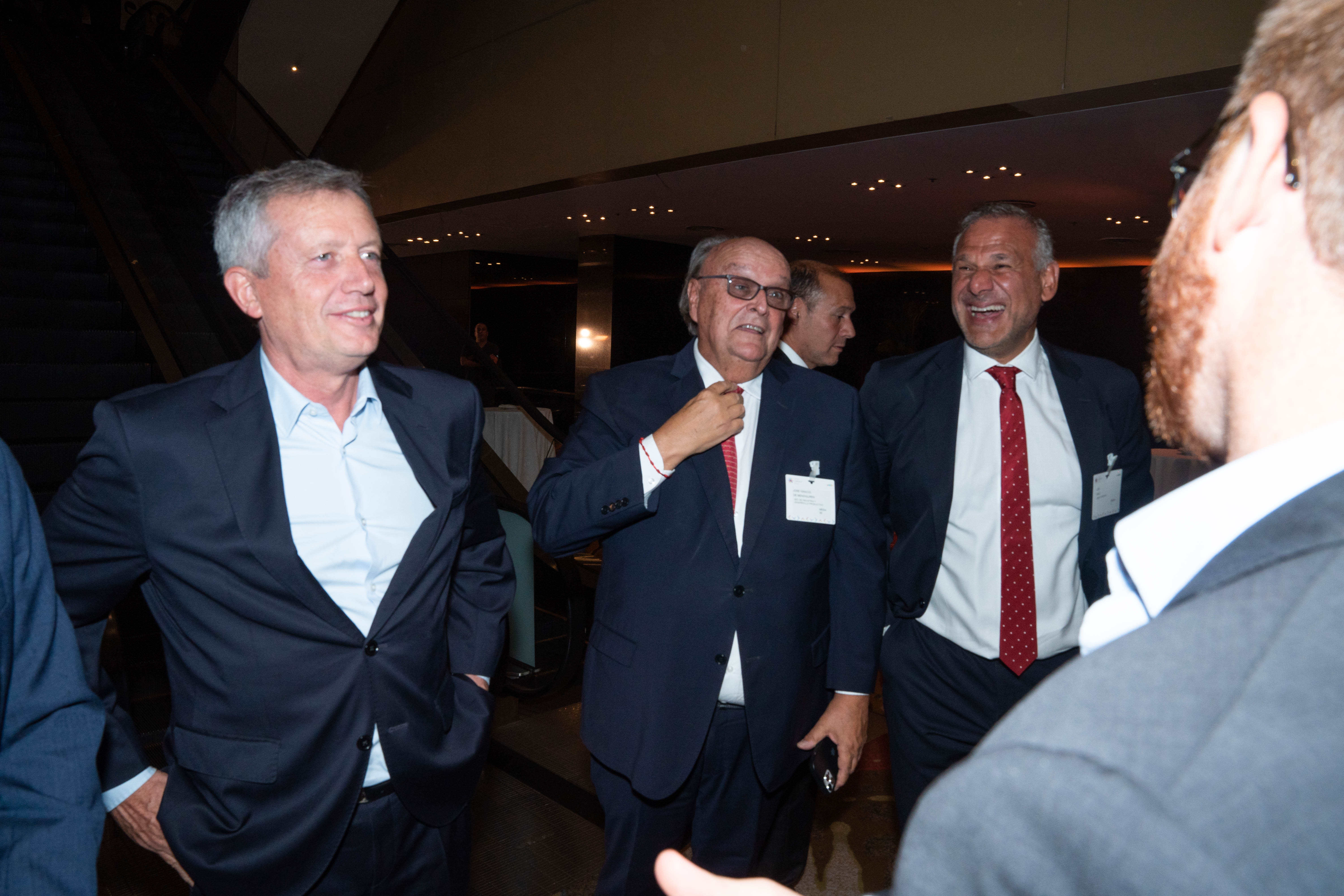 Emilio Monzó e Ignacio De Mendiguren junto a Luis Galli, CEO de Newsan
