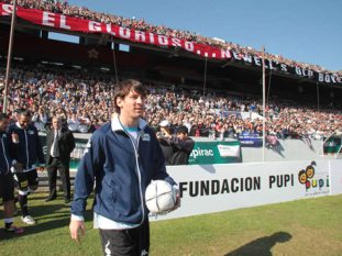 La última vez que Lionel Messi pisó el césped del Coloso Marcelo Bielsa fue en el año 2011, durante un partido a beneficio de la Fundación Pupi